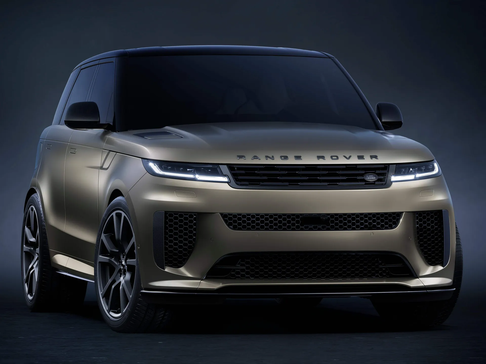 Land Rover Range Rover Sport SV (2024) - Front Three-Quarter