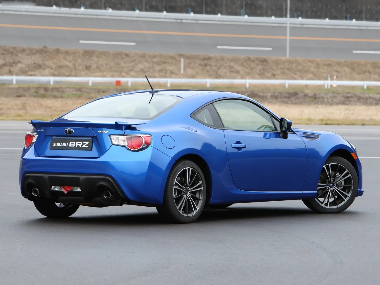 Subaru BRZ (2013) – zadní tříčtvrteční pohled