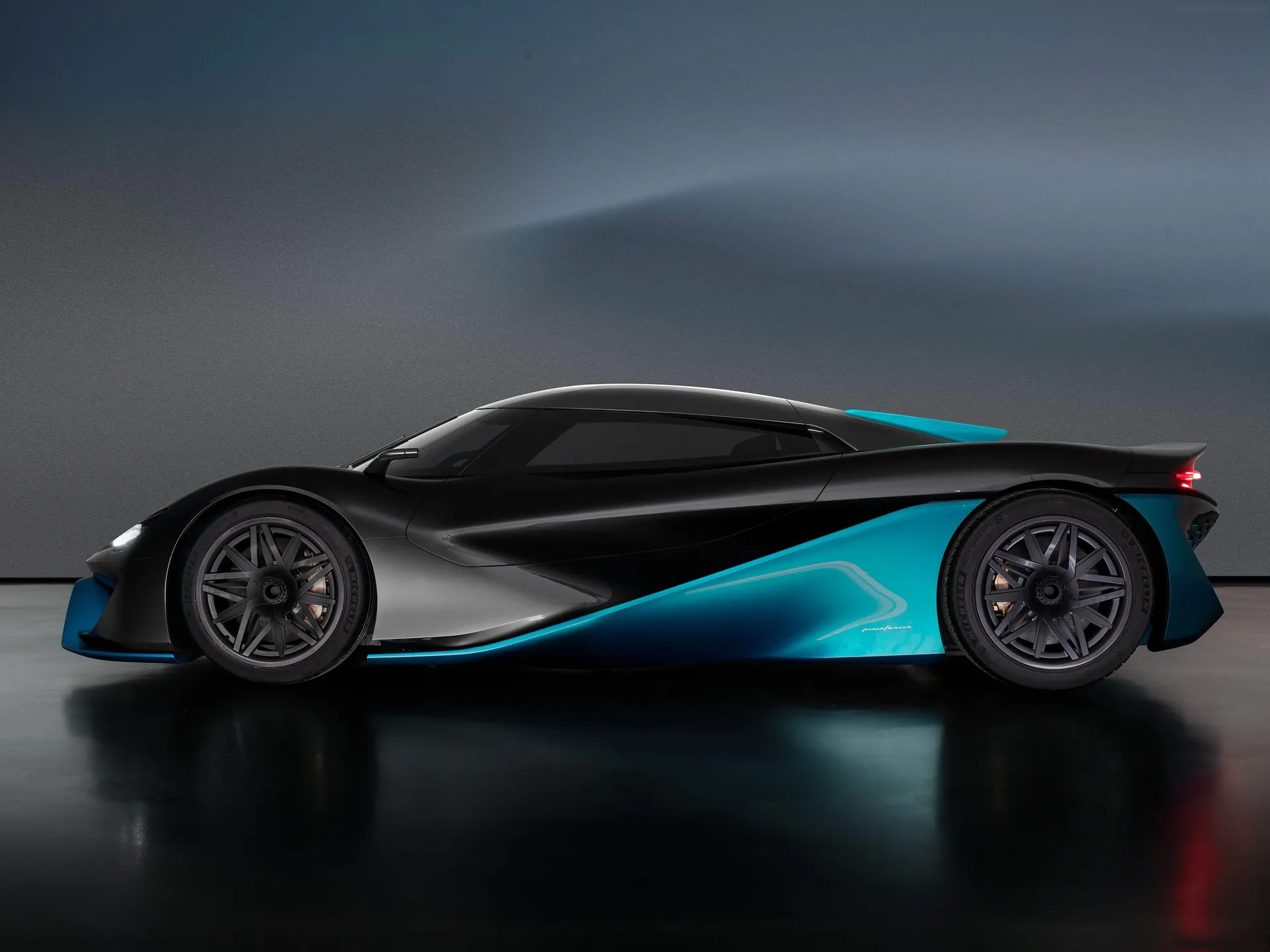Pininfarina Viritech Apricale Concept (2022) – boční profil