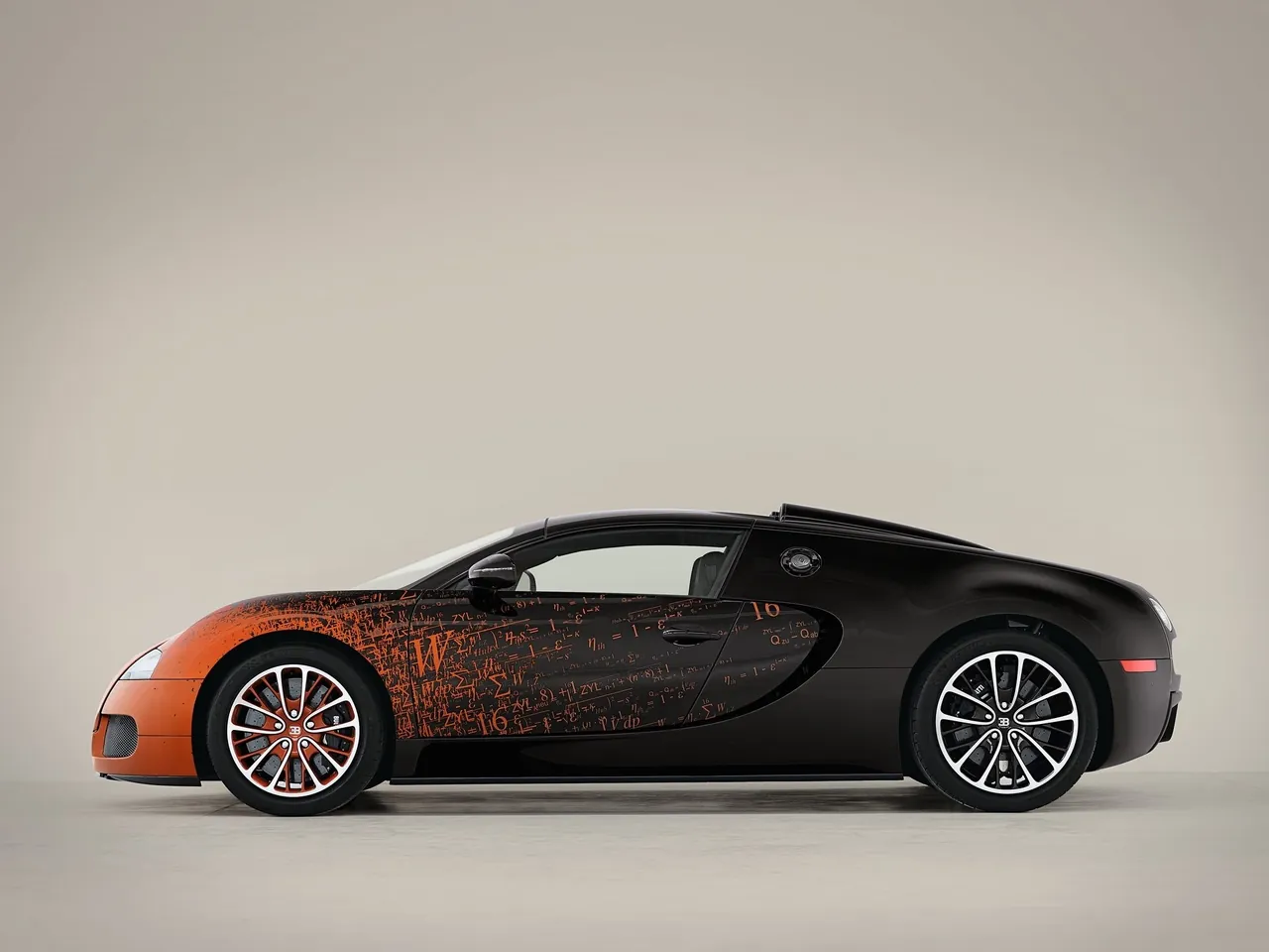 Bugatti Veyron Grand Sport Bernar Venet (2012) – boční profil