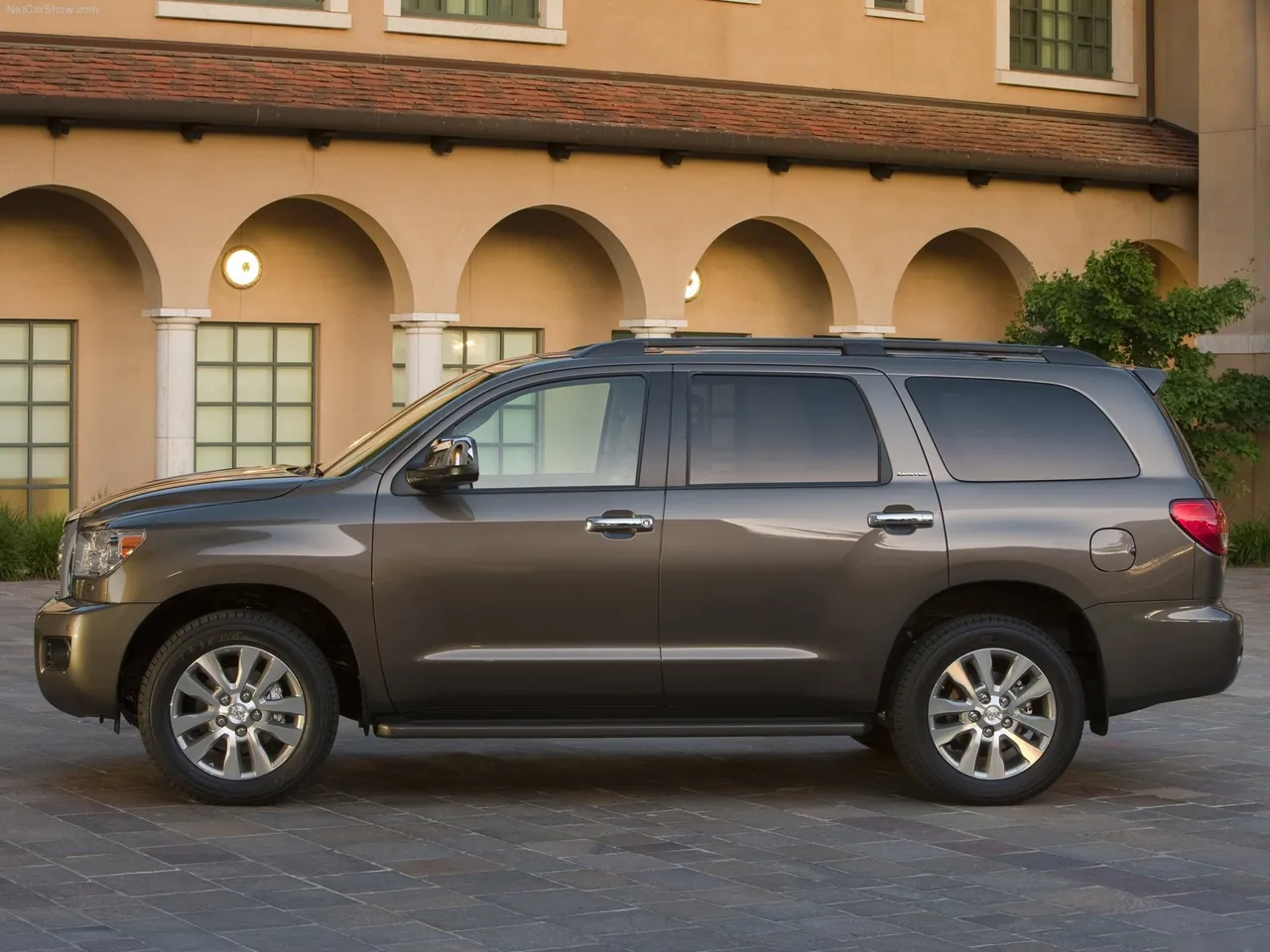 Toyota Sequoia (2011) - Side Profile