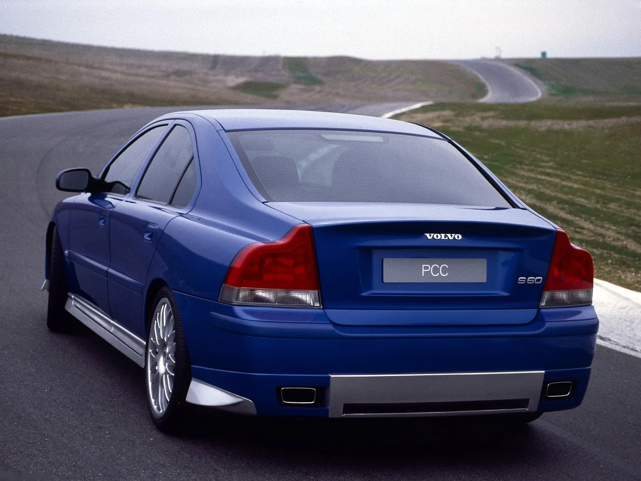 Volvo PCC Concept (2000) – zadní tříčtvrteční pohled