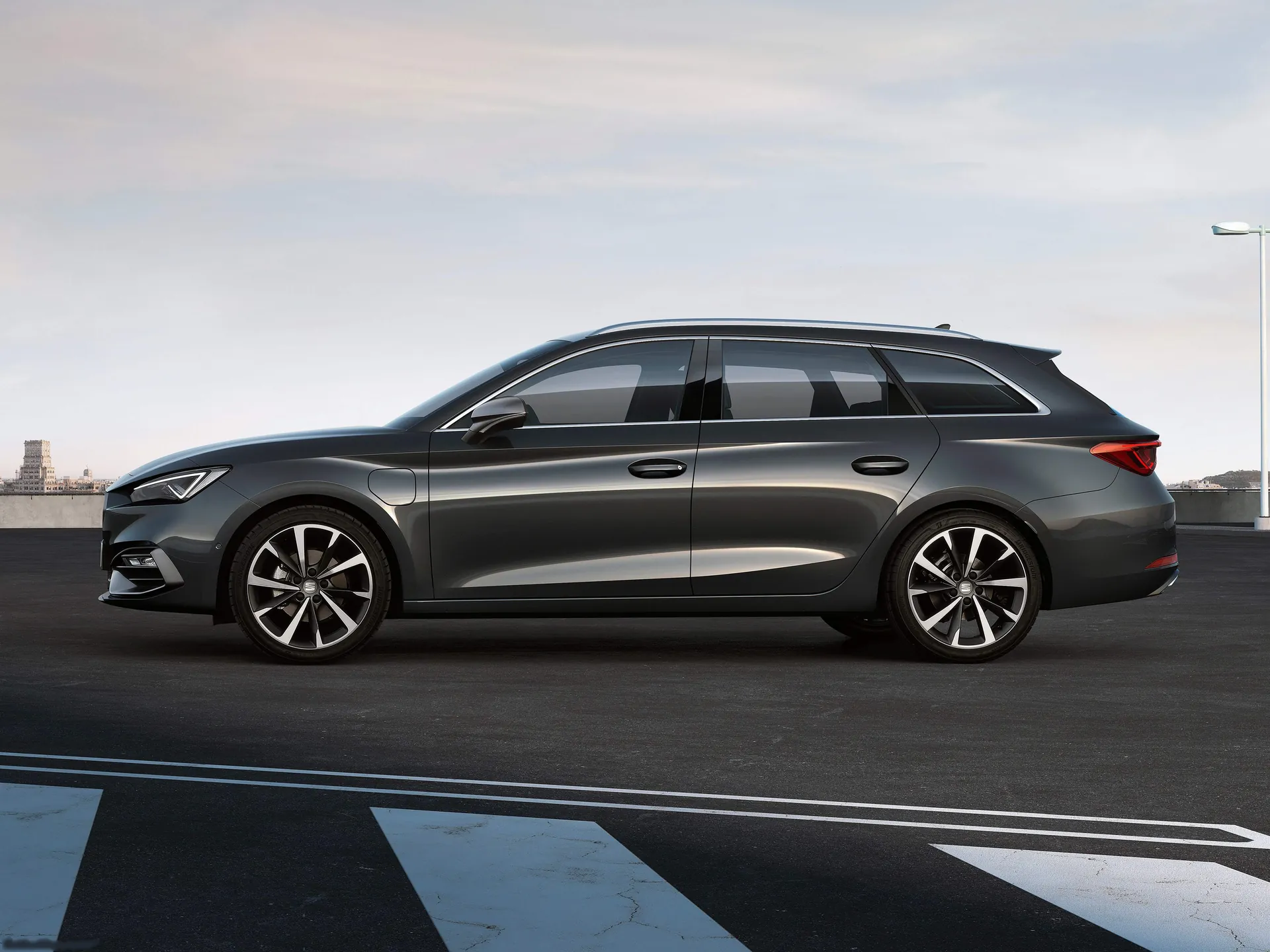 Seat Leon Sportstourer (2020) – boční profil