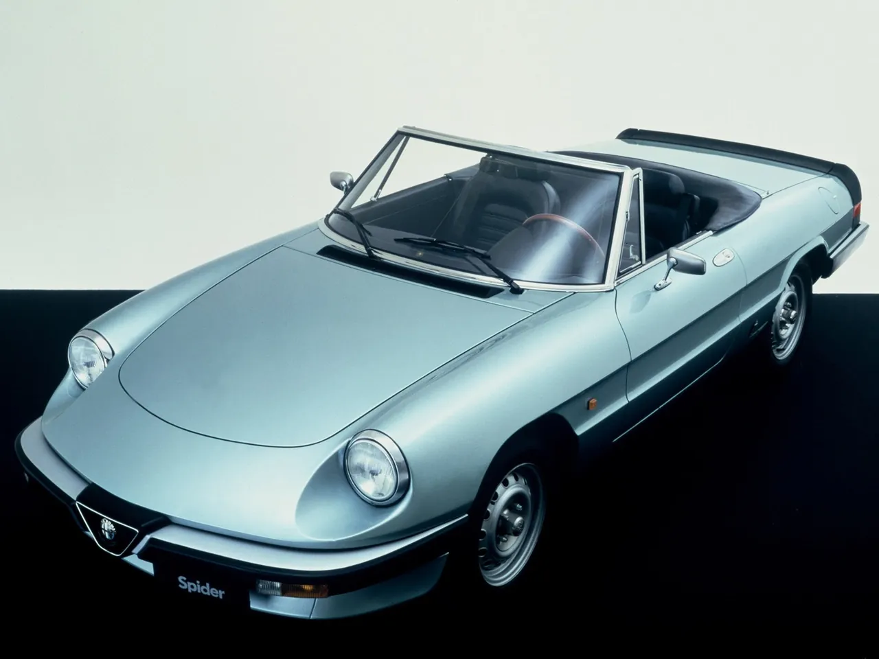 Alfa Romeo Spider (1983)