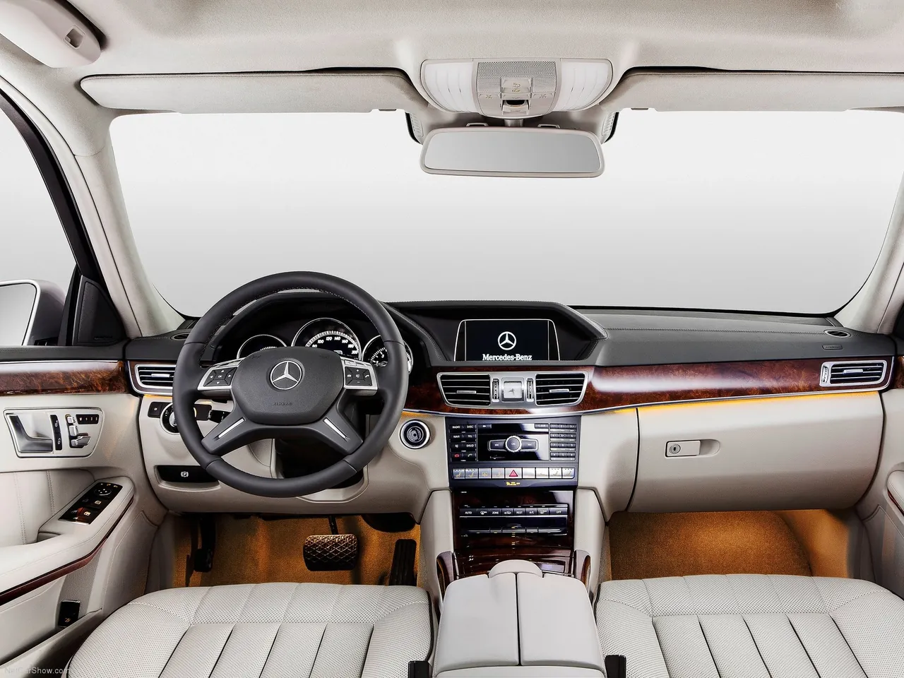 Mercedes-Benz E-Class L (2014) - Interior