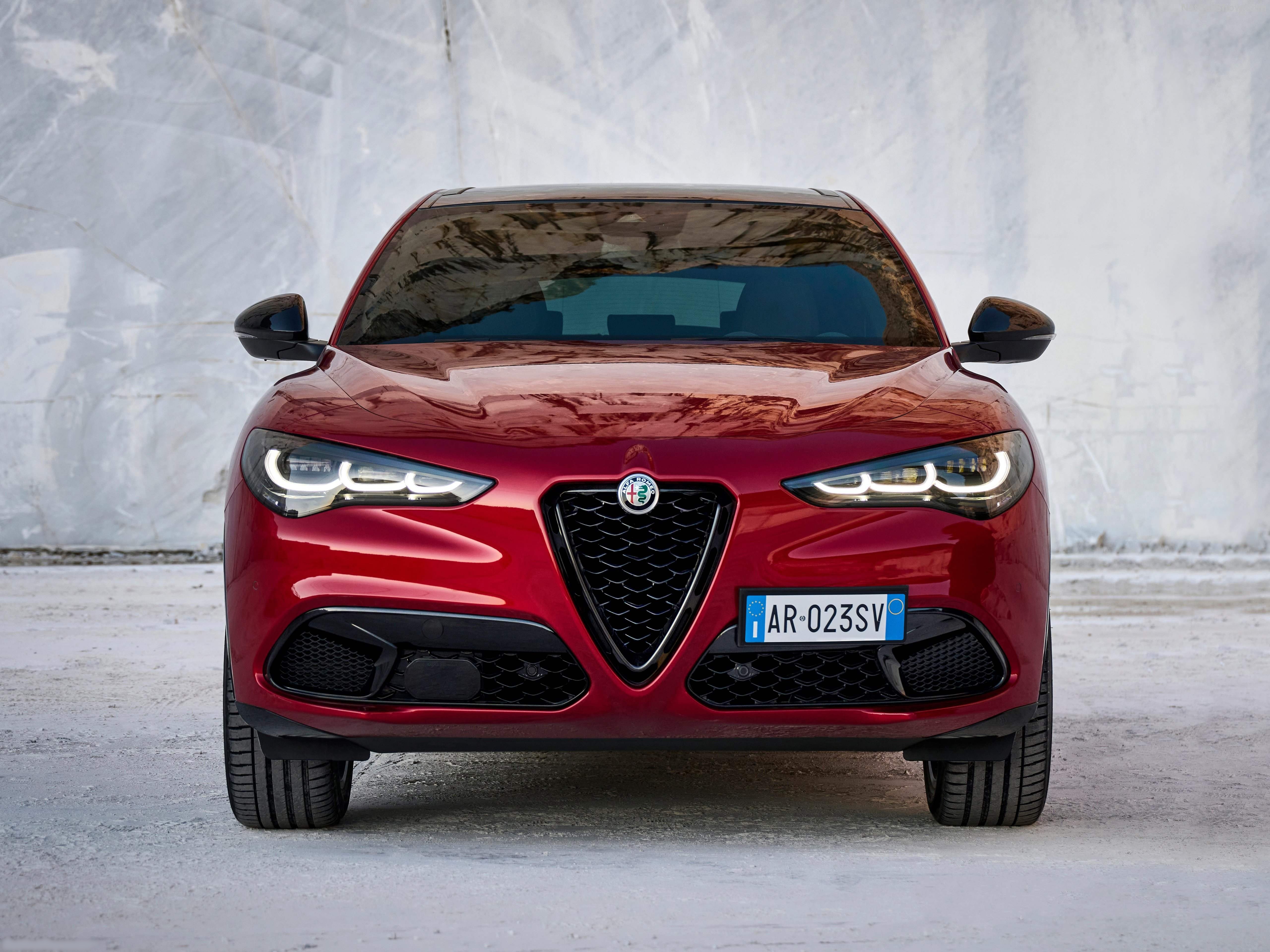 Alfa Romeo Stelvio (2023) - Front