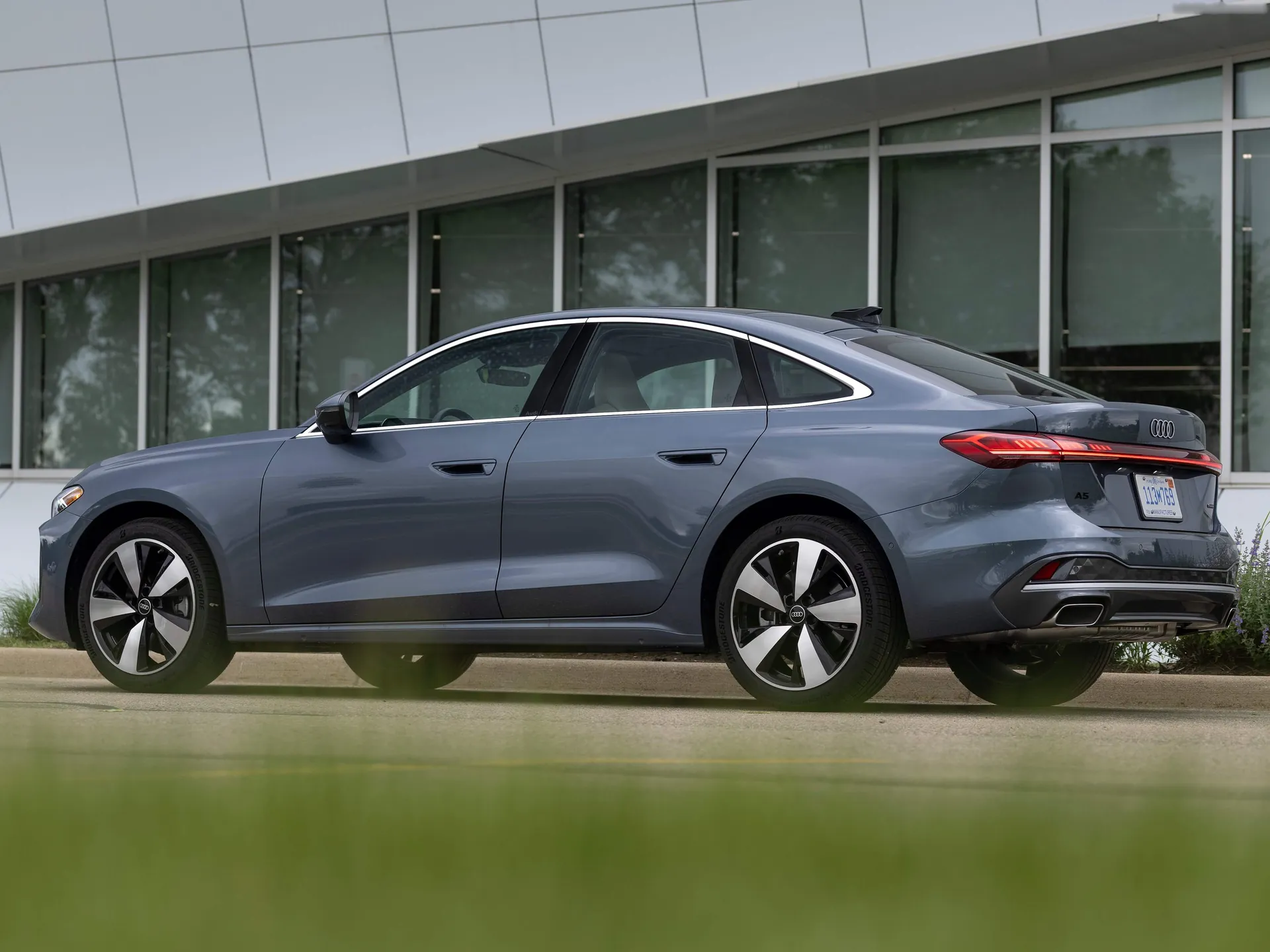 Audi A5 Sedan [US] (2025) – zadní tříčtvrteční pohled