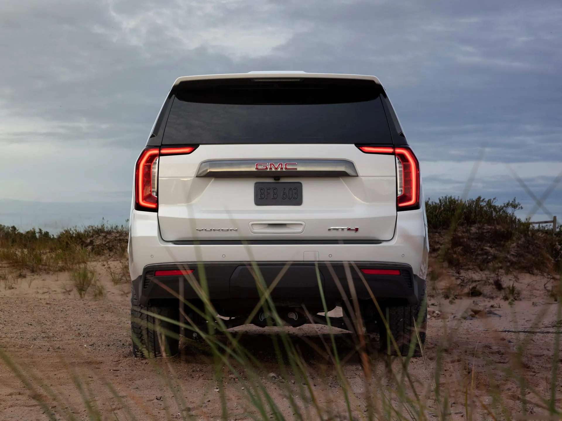 GMC Yukon AT4 (2021) – zezadu