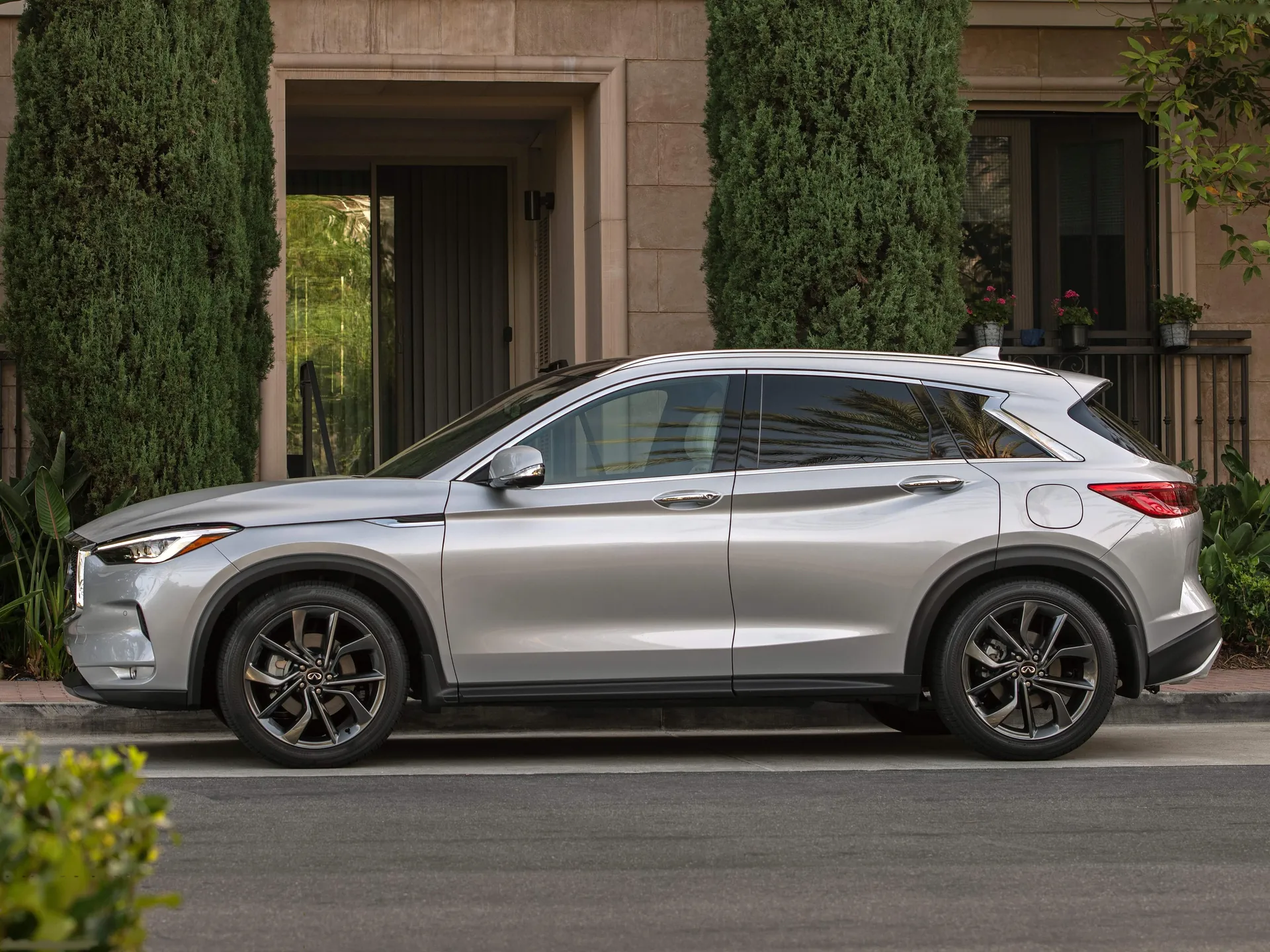 Infiniti QX50 (2021) – boční profil
