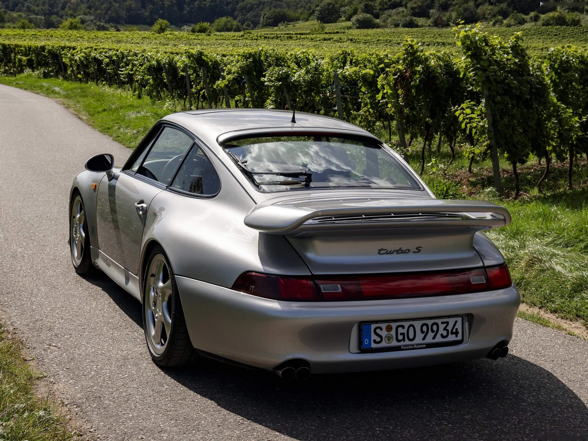 Porsche 911 Turbo S (1998) - Rear Three-Quarter