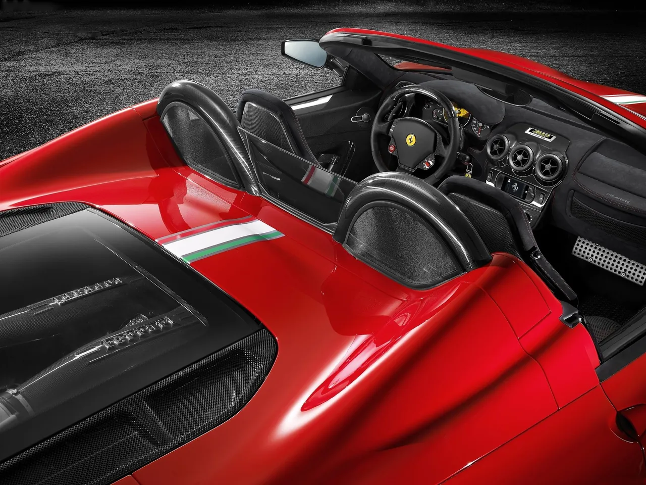 Ferrari Scuderia Spider 16M (2009) – interiér