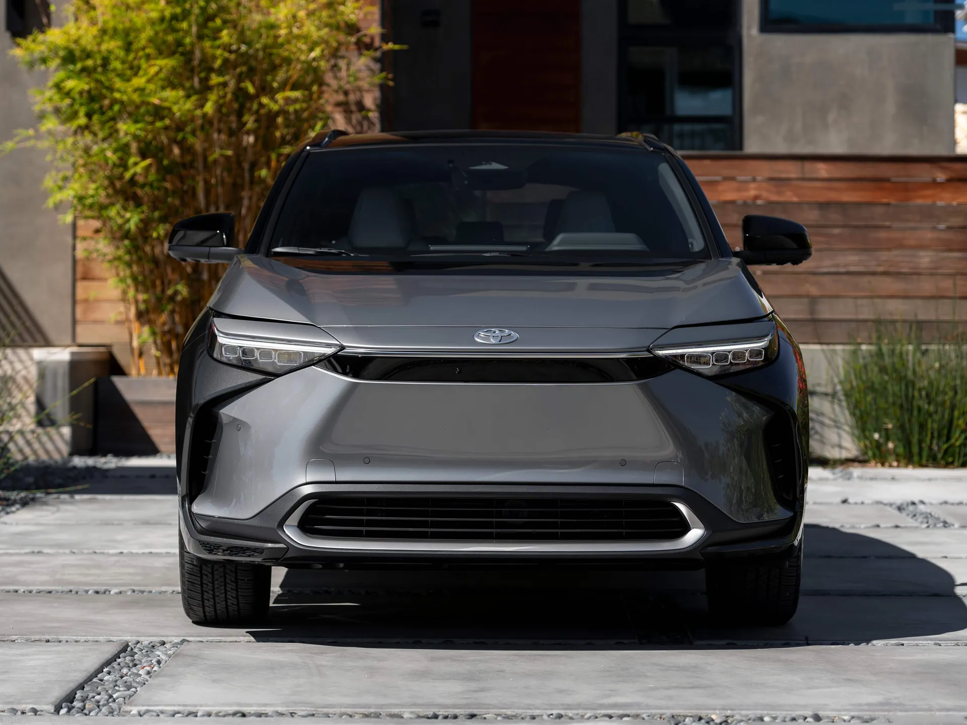 Toyota bZ4X (2023) - Front