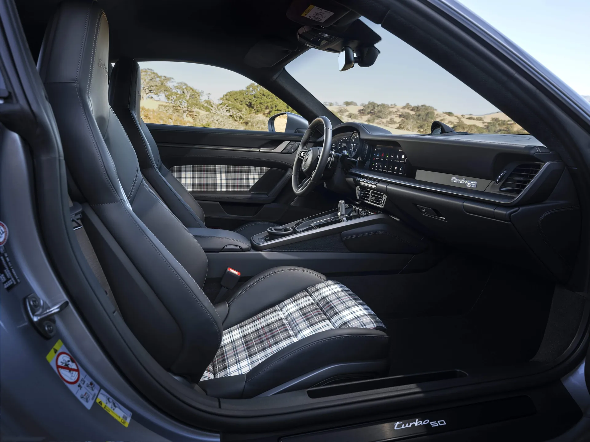 Porsche 911 Turbo 50 Years (2024) – interiér