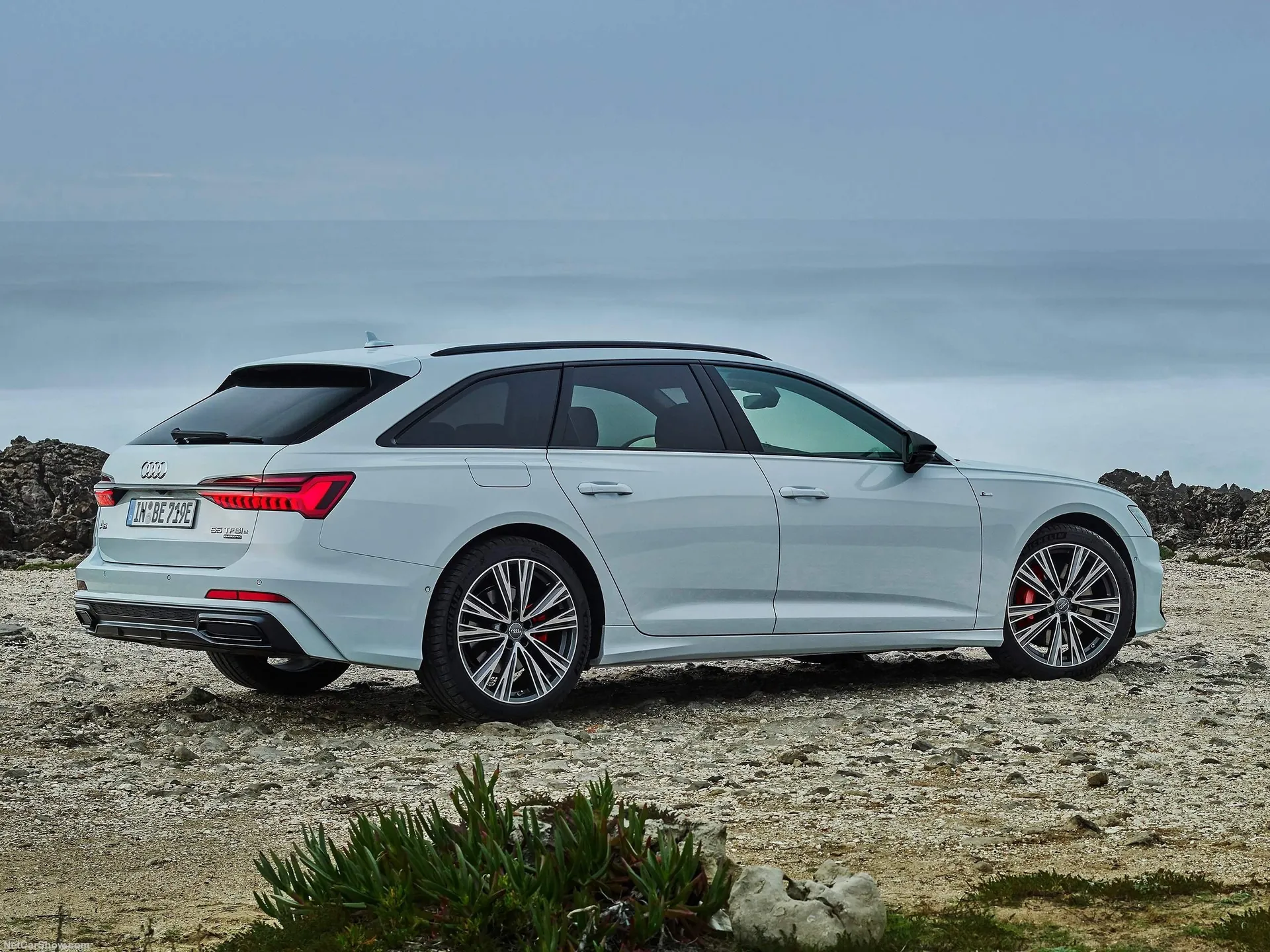 Audi A6 Avant 55 TFSI e quattro (2020) – zadní tříčtvrteční pohled