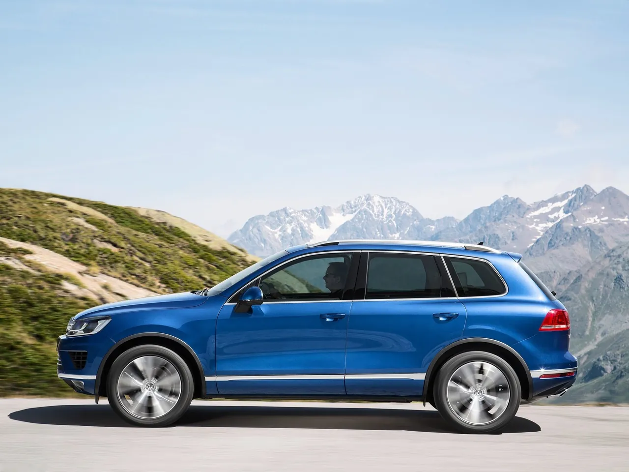 Volkswagen Touareg (2015) - Side Profile