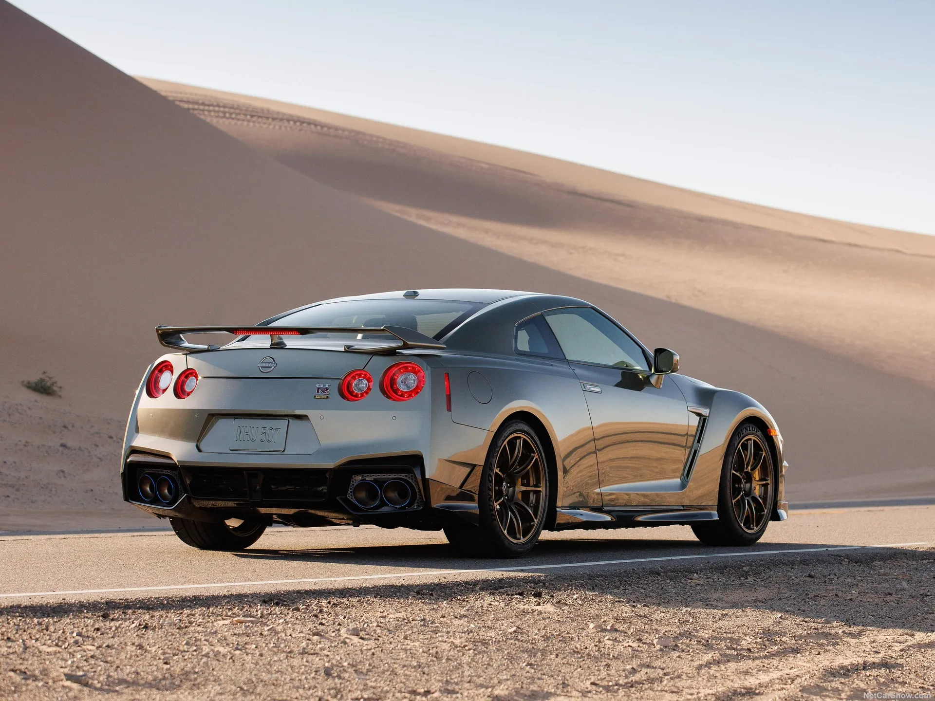 Nissan GT-R (2024) – zadní tříčtvrteční pohled