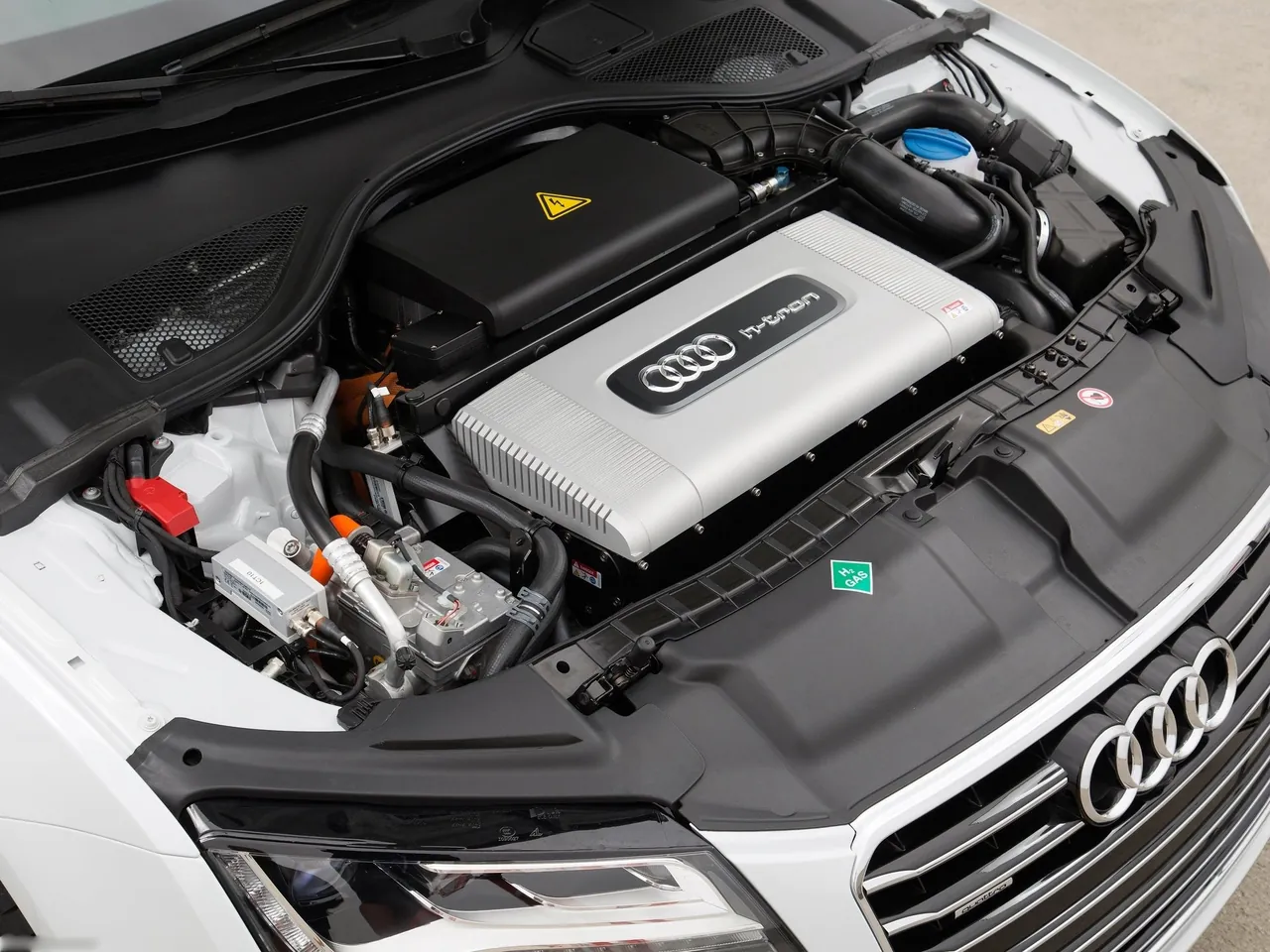 Audi A7 Sportback h-tron quattro Concept (2014) – motorový prostor