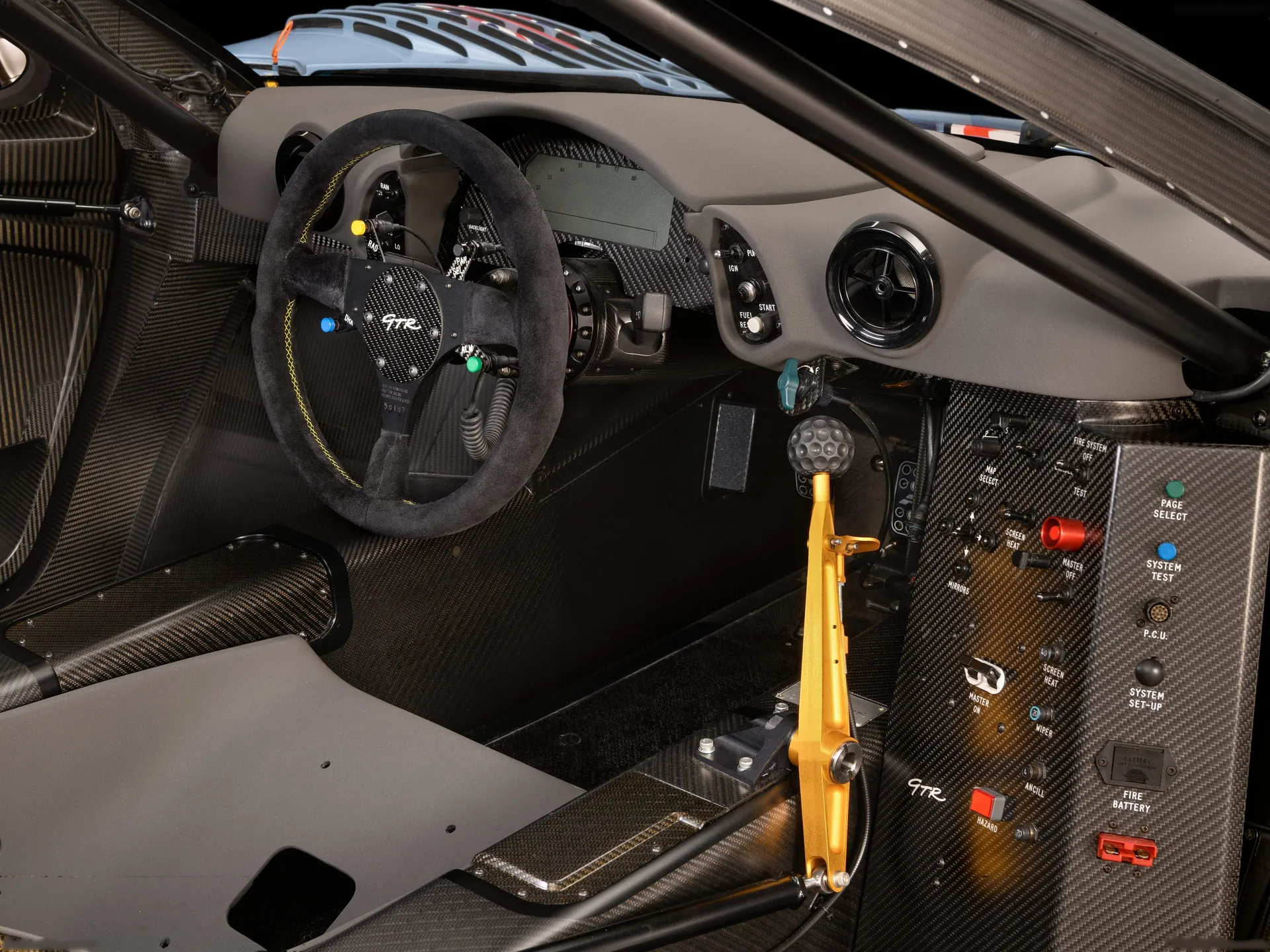 McLaren F1 GTR Longtail 25R (1997) – interiér