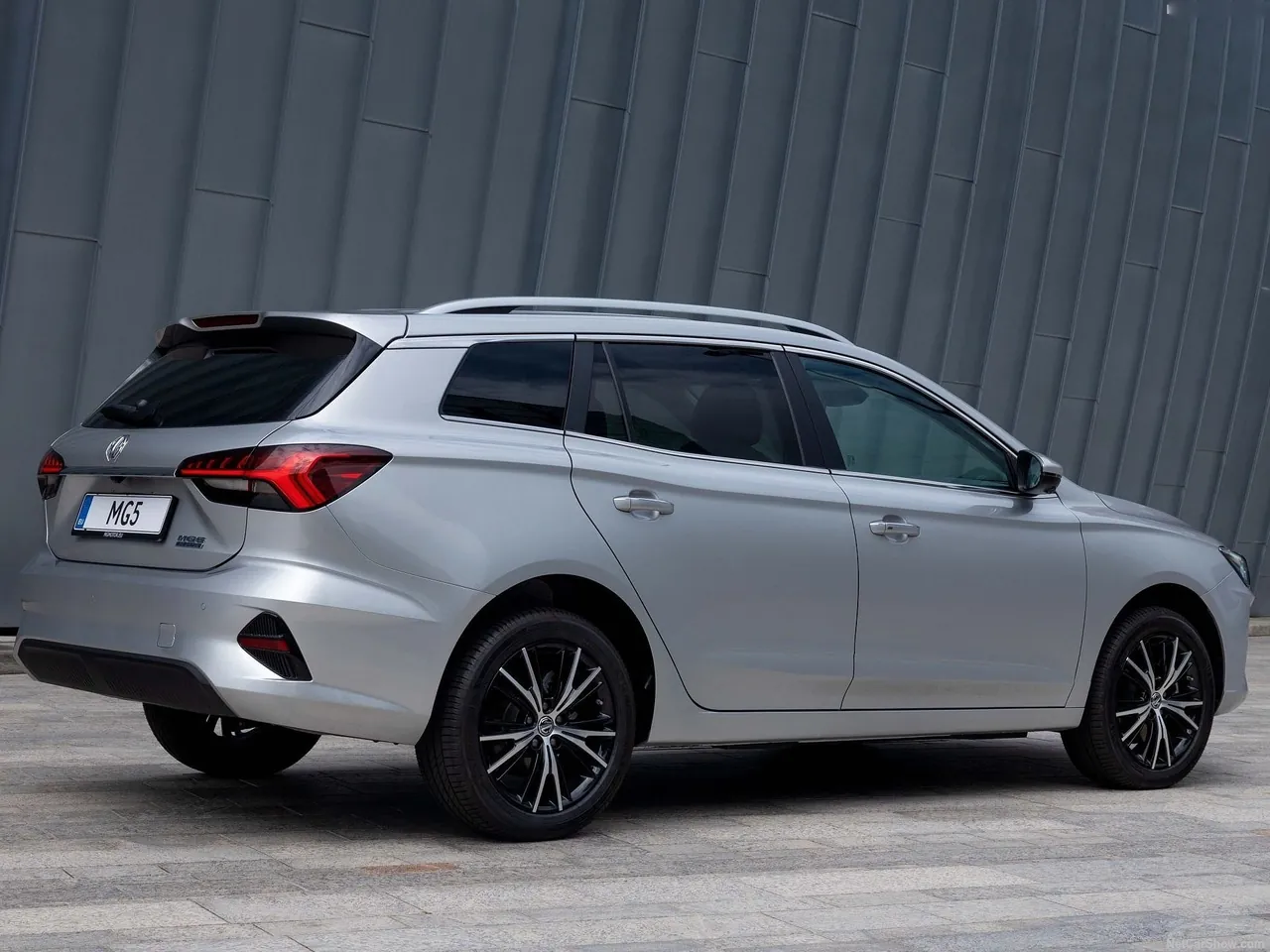 MG 5 EV (2023) – zadní tříčtvrteční pohled