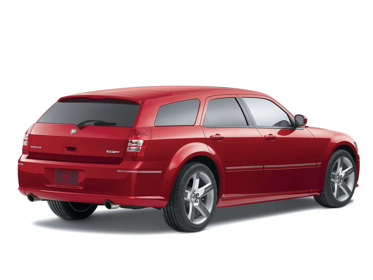 Dodge Magnum SRT8 (2006) – zadní tříčtvrteční pohled