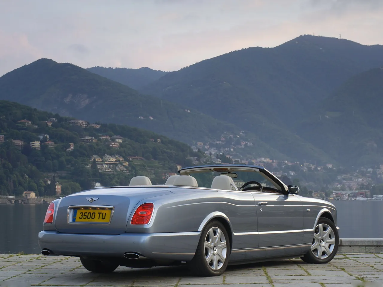 Bentley Azure (2006) – zadní tříčtvrteční pohled