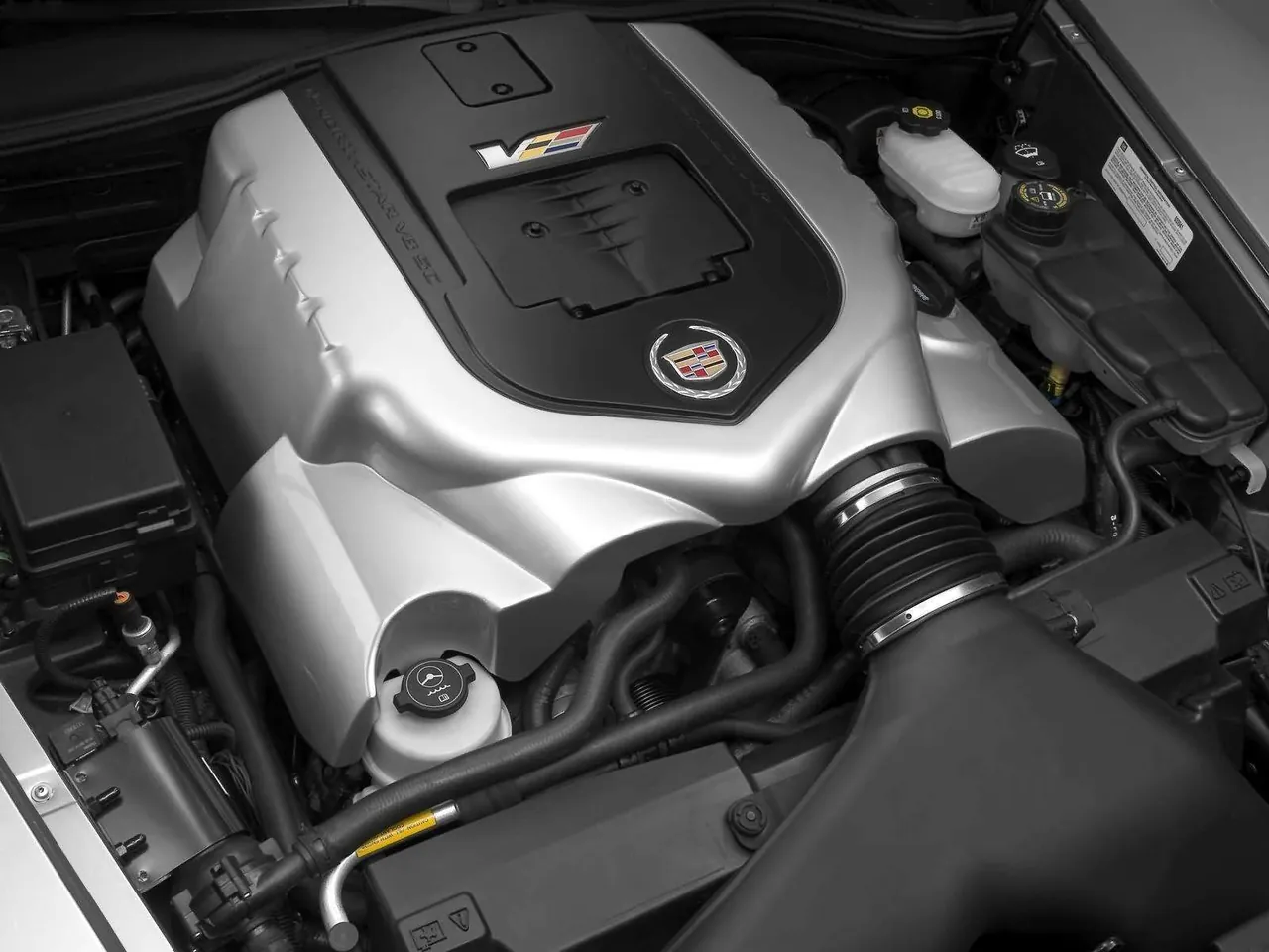 Cadillac XLRV (2006) – motorový prostor