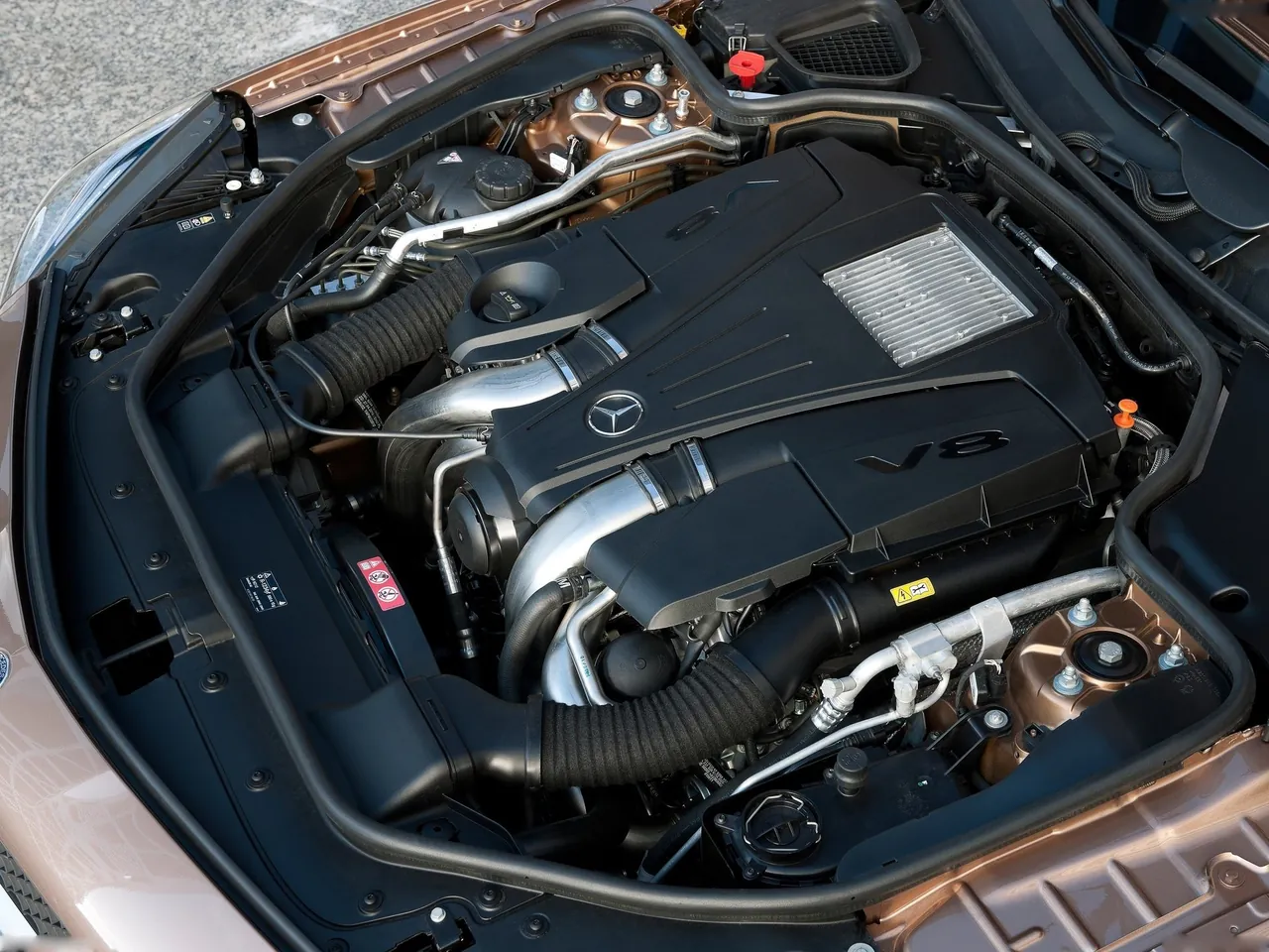 Mercedes-Benz SL-Class (2013) – motorový prostor