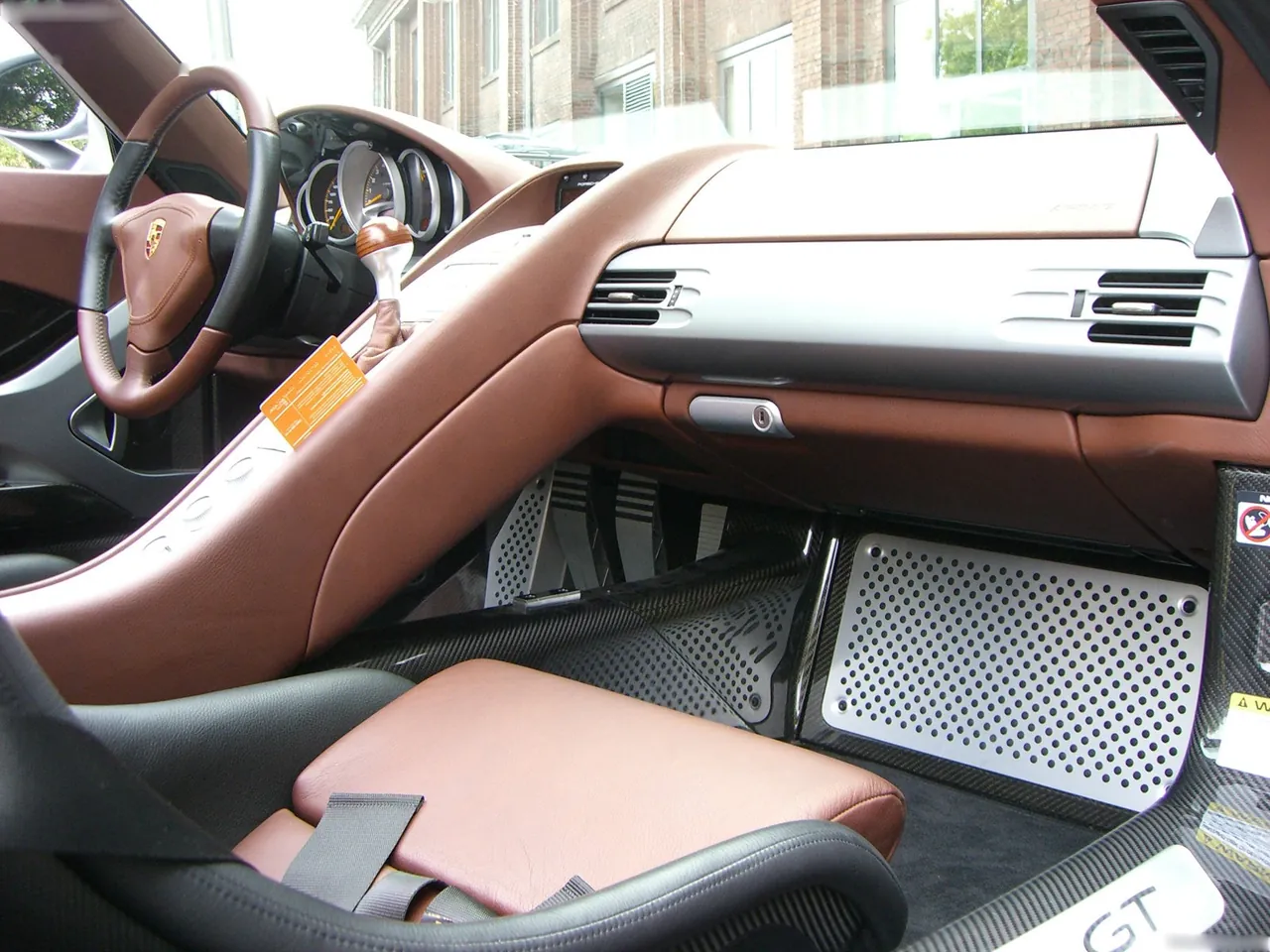 Edo Porsche Carrera GT (2007) – interiér