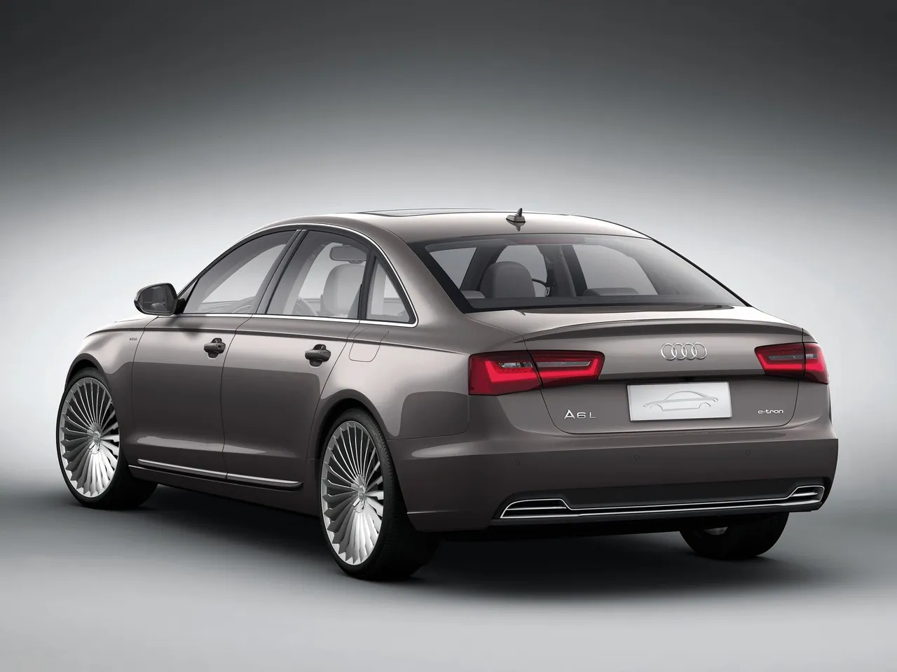 Audi A6 L e-tron Concept (2012) – zadní tříčtvrteční pohled