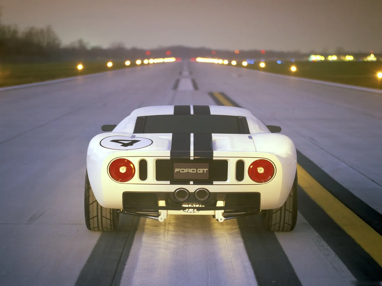 Ford GT40 Concept (2002) – zezadu