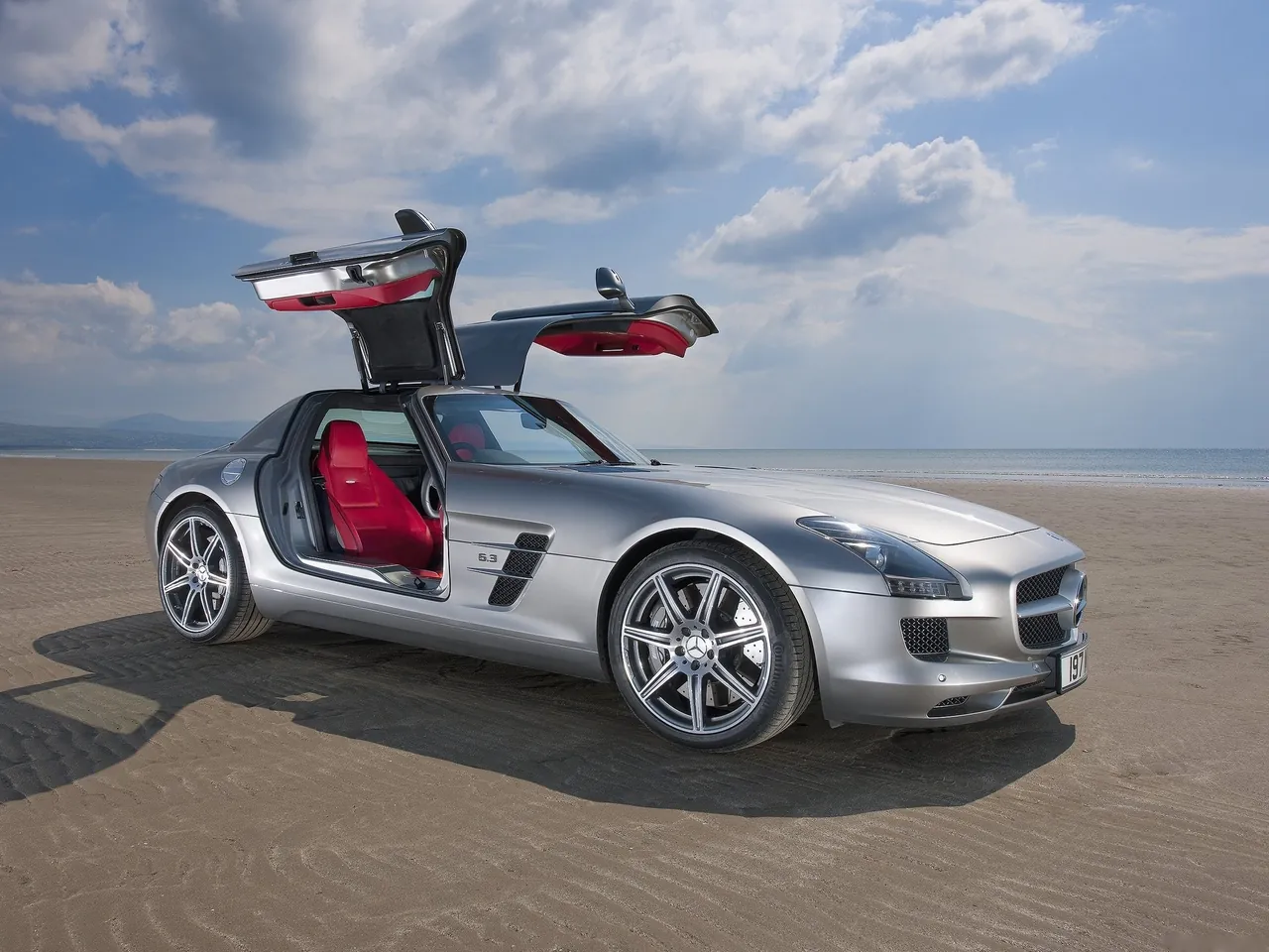Mercedes-Benz SLS AMG [UK] (2011)