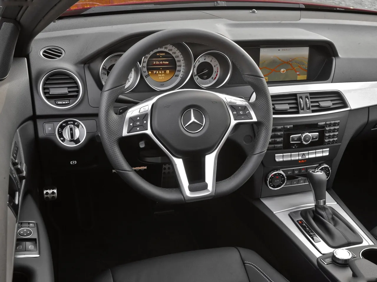 Mercedes-Benz C-Class Coupe (2012) - Interior