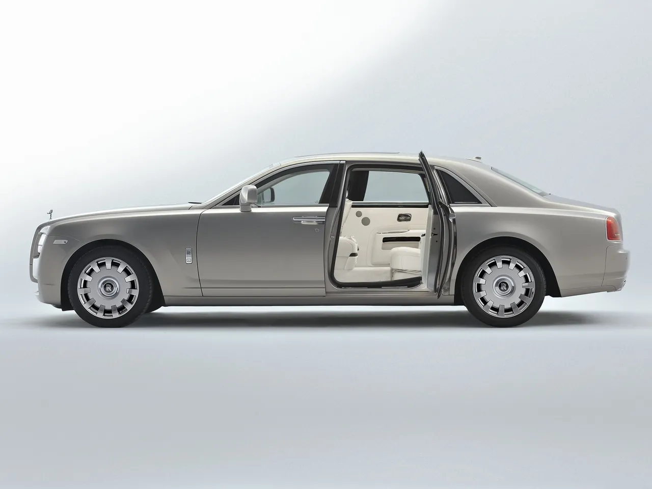 Rolls-Royce Ghost Extended Wheelbase (2012) – boční profil