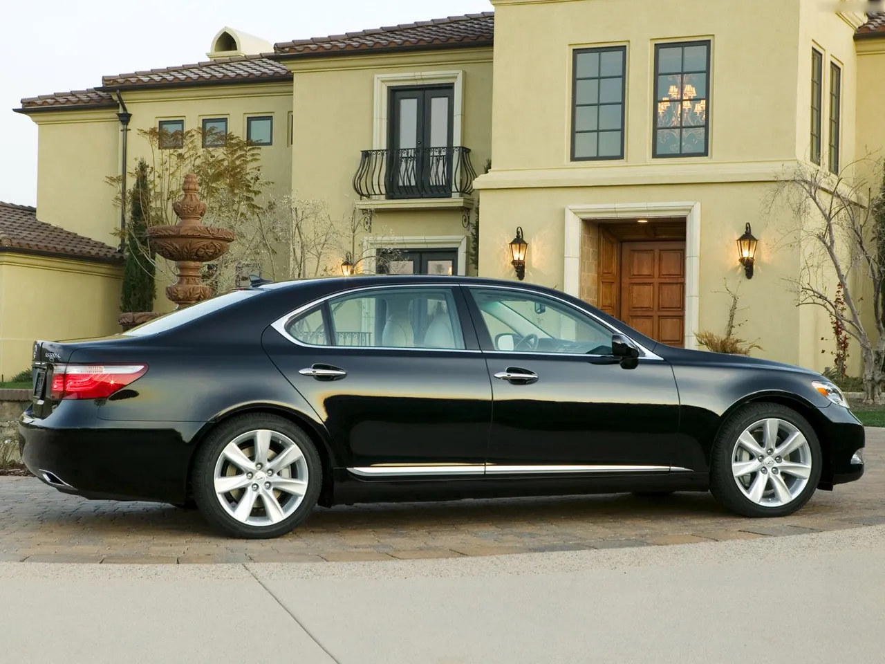 Lexus LS 600h L (2008) – boční profil