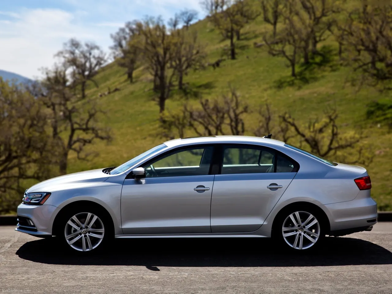 Volkswagen Jetta (2015) - Side Profile