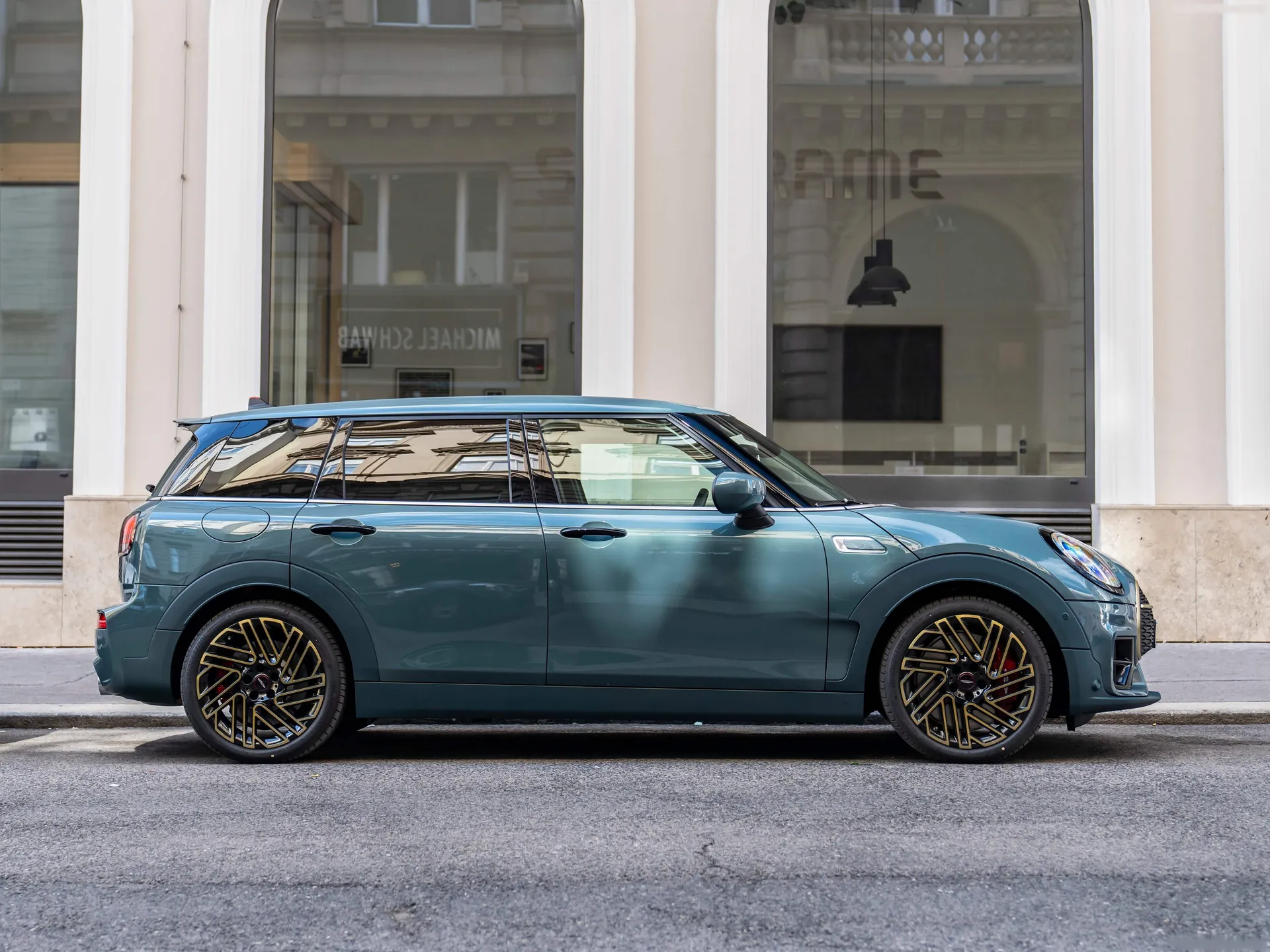 Mini JCW Clubman Untold Edition (2022) – boční profil