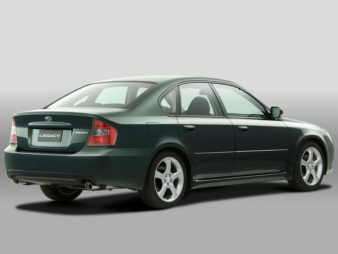 Subaru Legacy Sedan (2004) – zadní tříčtvrteční pohled