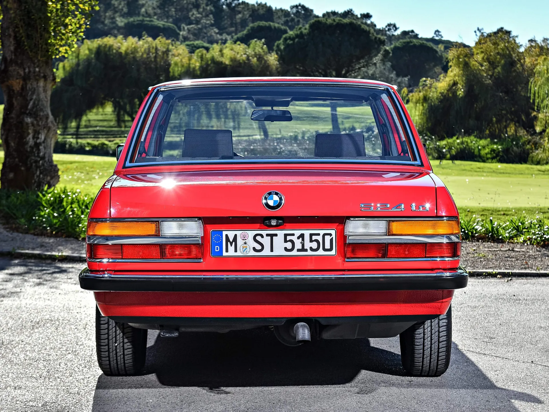 BMW 5-Series (1983) – zezadu