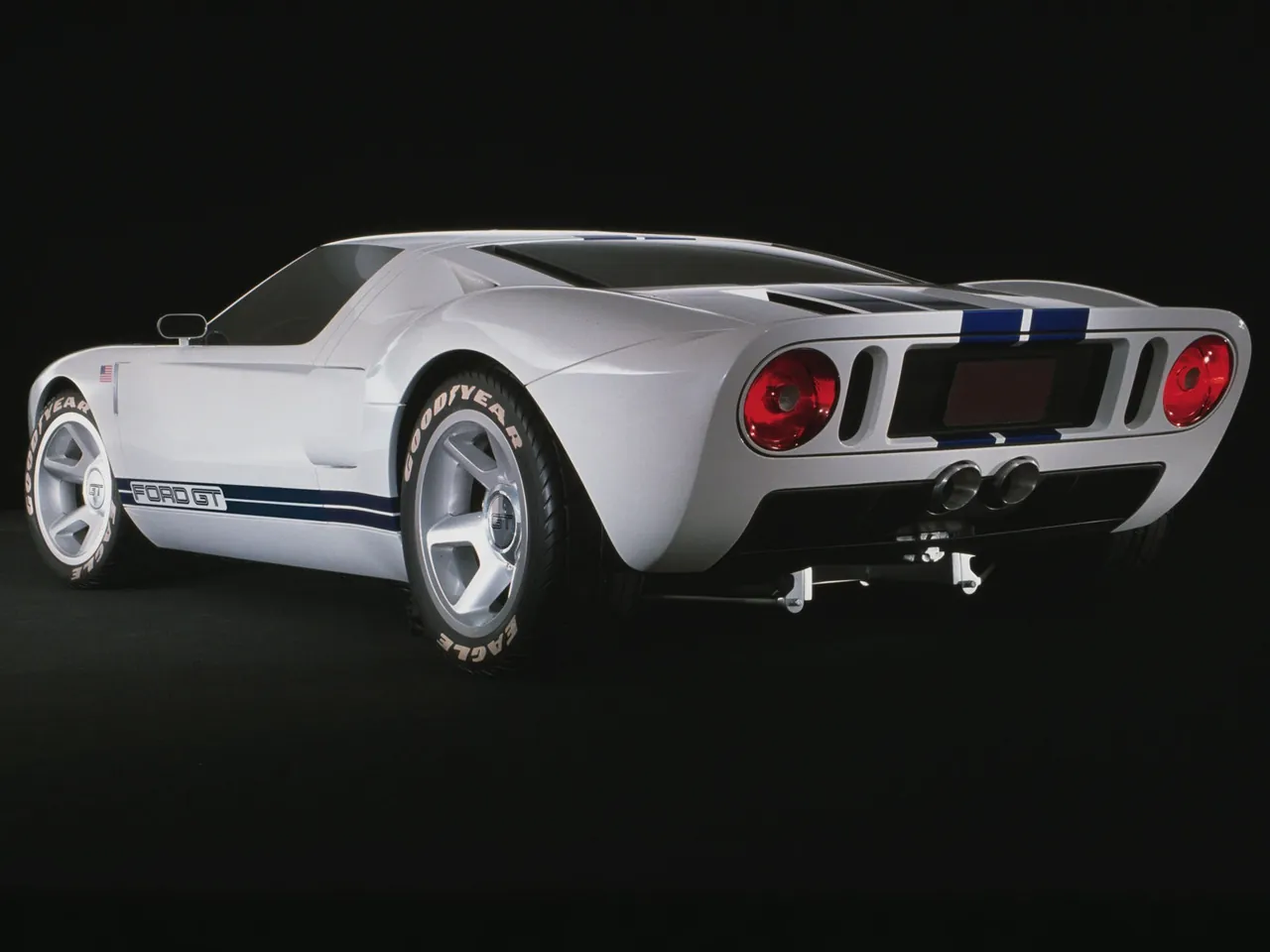 Ford GT40 Concept (2002) – zadní tříčtvrteční pohled