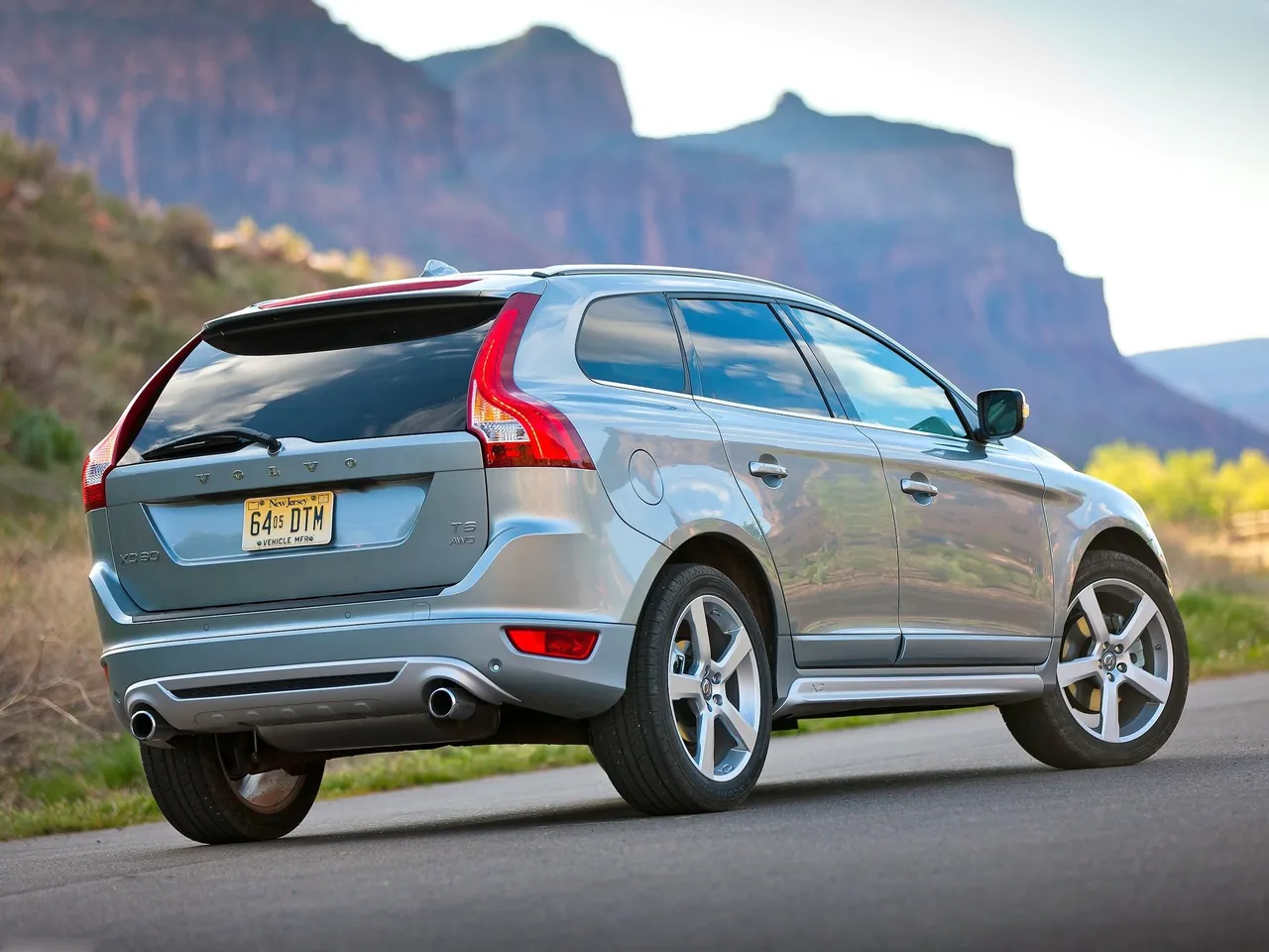 Volvo XC60 R-Design (2010) – zadní tříčtvrteční pohled