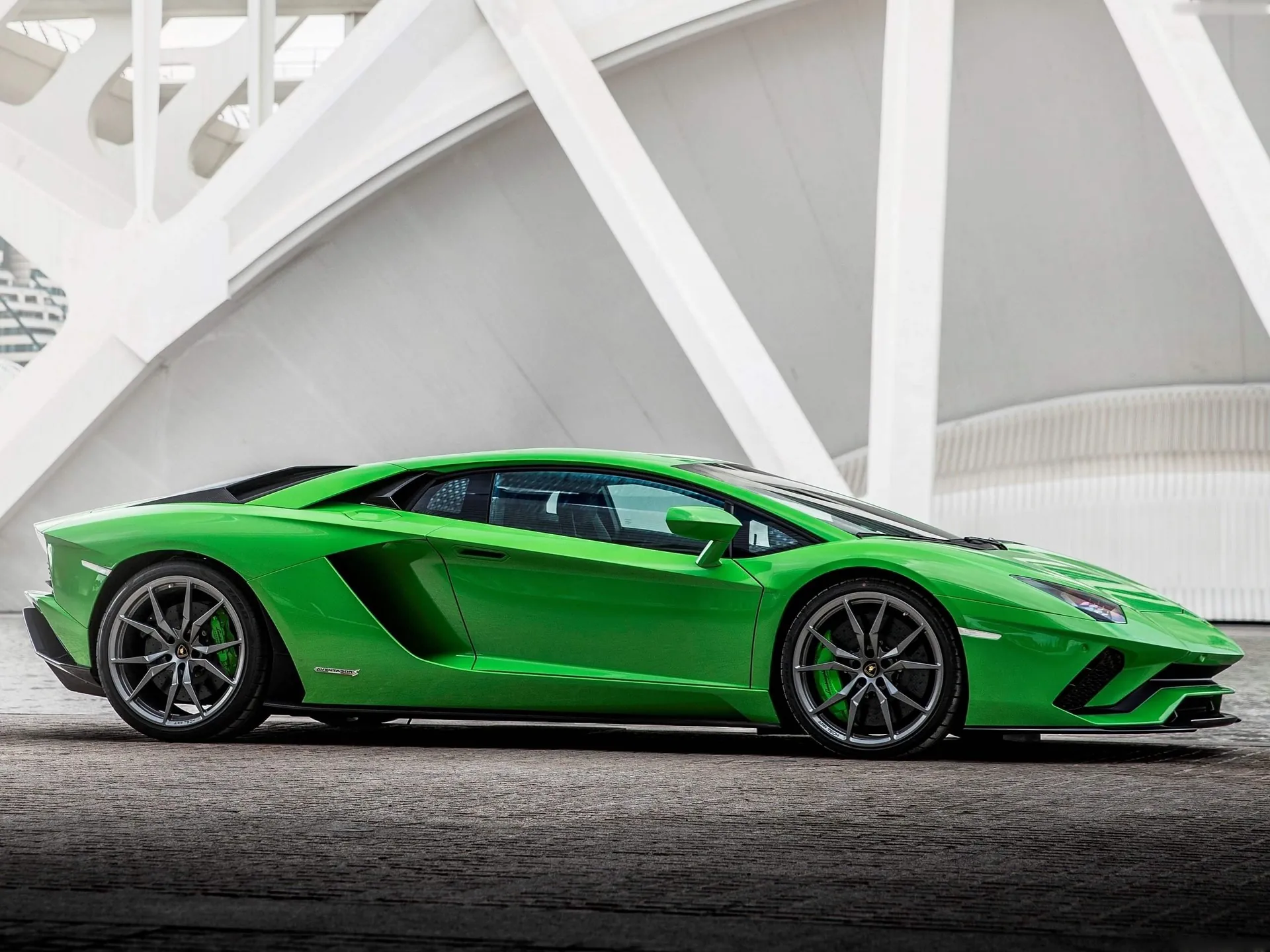 Lamborghini Aventador S (2017) - Side Profile