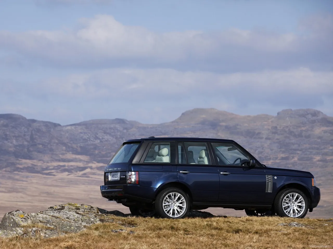 Land Rover Range Rover (2011) - Rear Angle