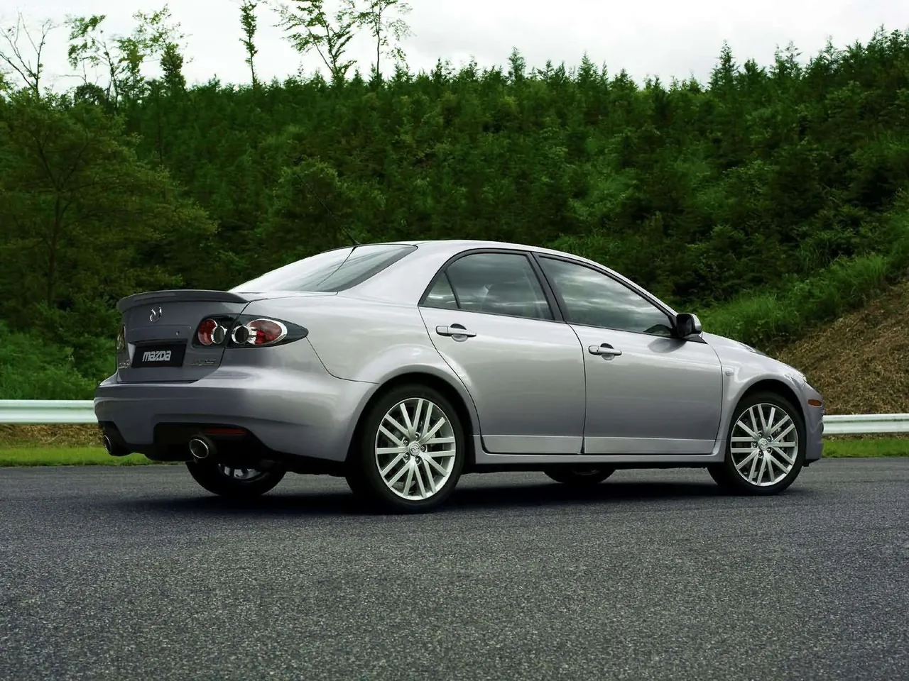 Mazda 6 MPS (2004) – zadní tříčtvrteční pohled
