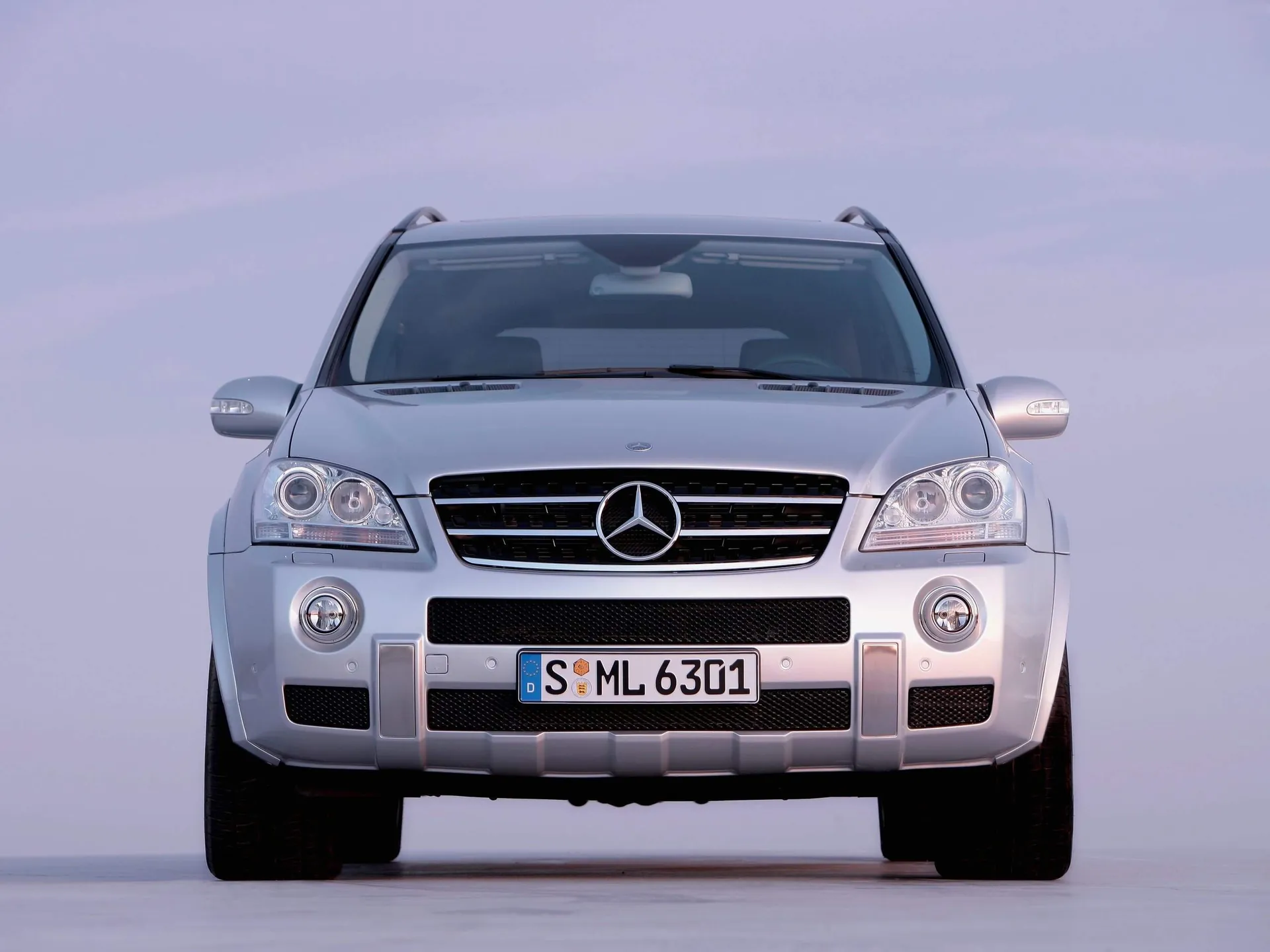 Mercedes-Benz ML 63 AMG (2006) - Front