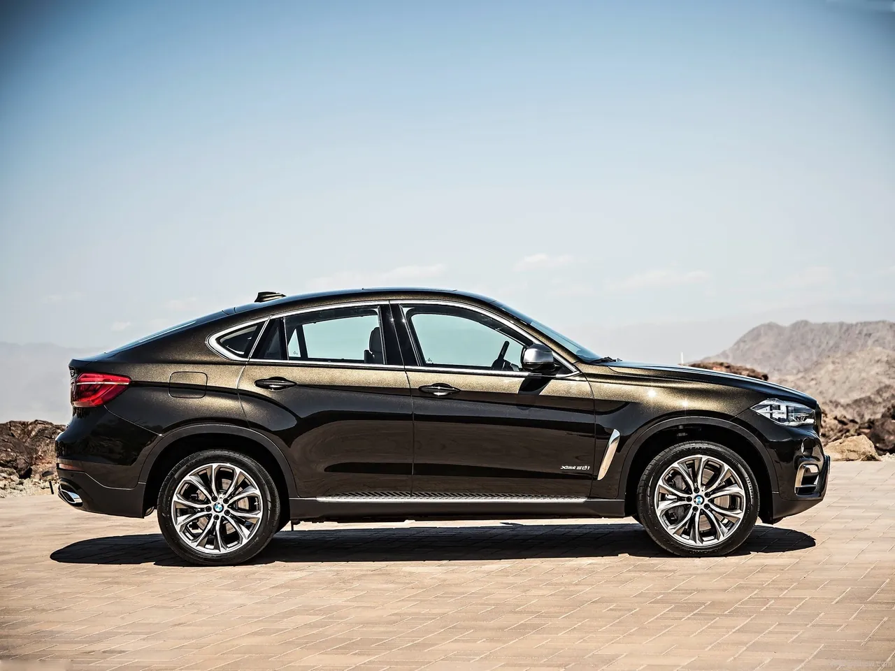 BMW X6 (2015) – boční profil