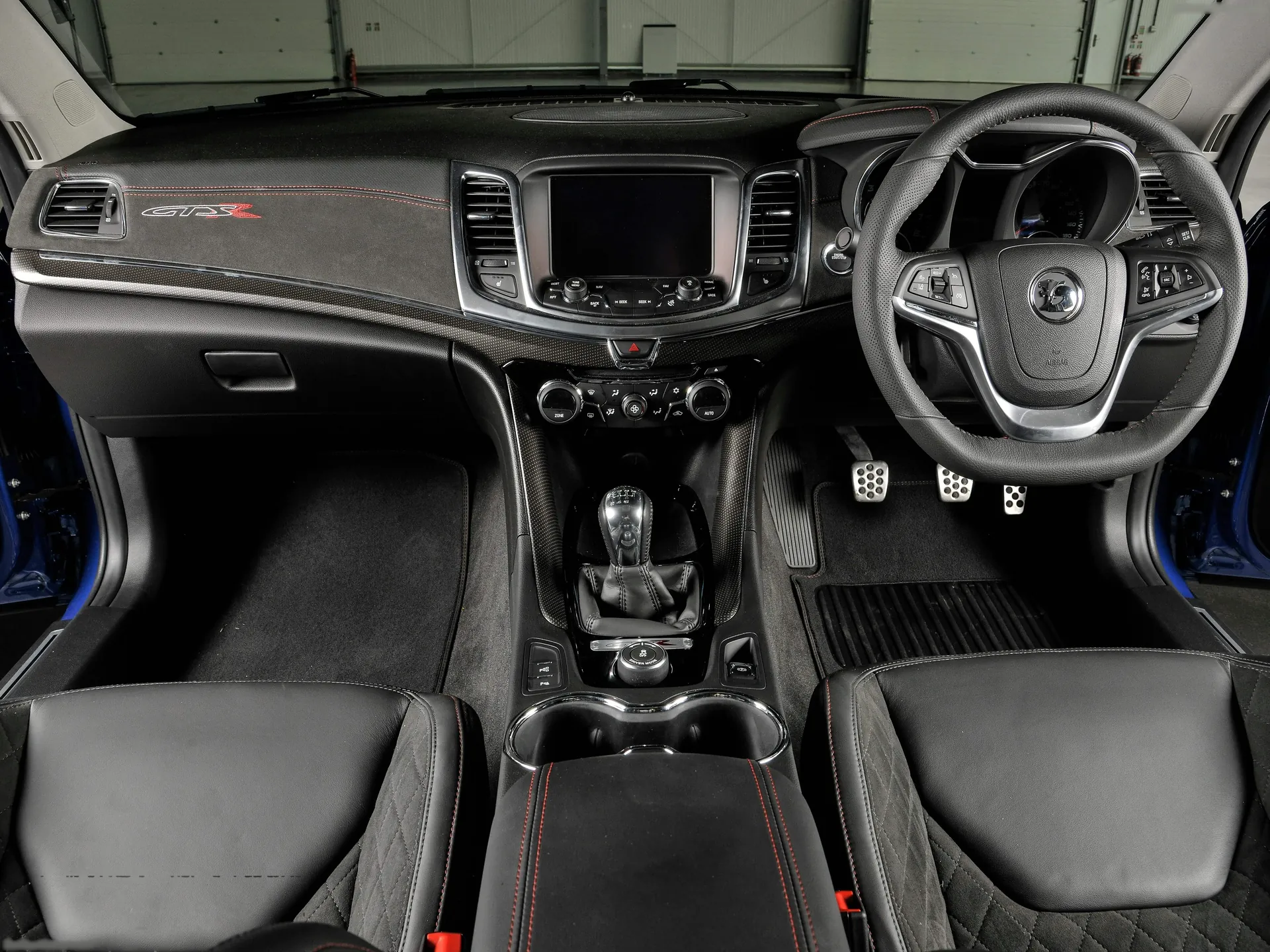 Vauxhall VXR8 GTS-R (2018) – interiér