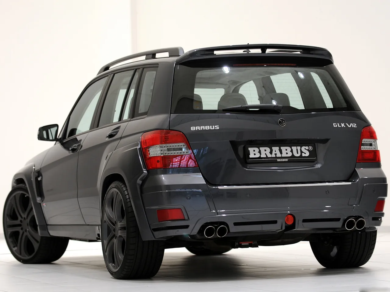 Brabus Mercedes Benz GLK V12 (2009) – zadní tříčtvrteční pohled