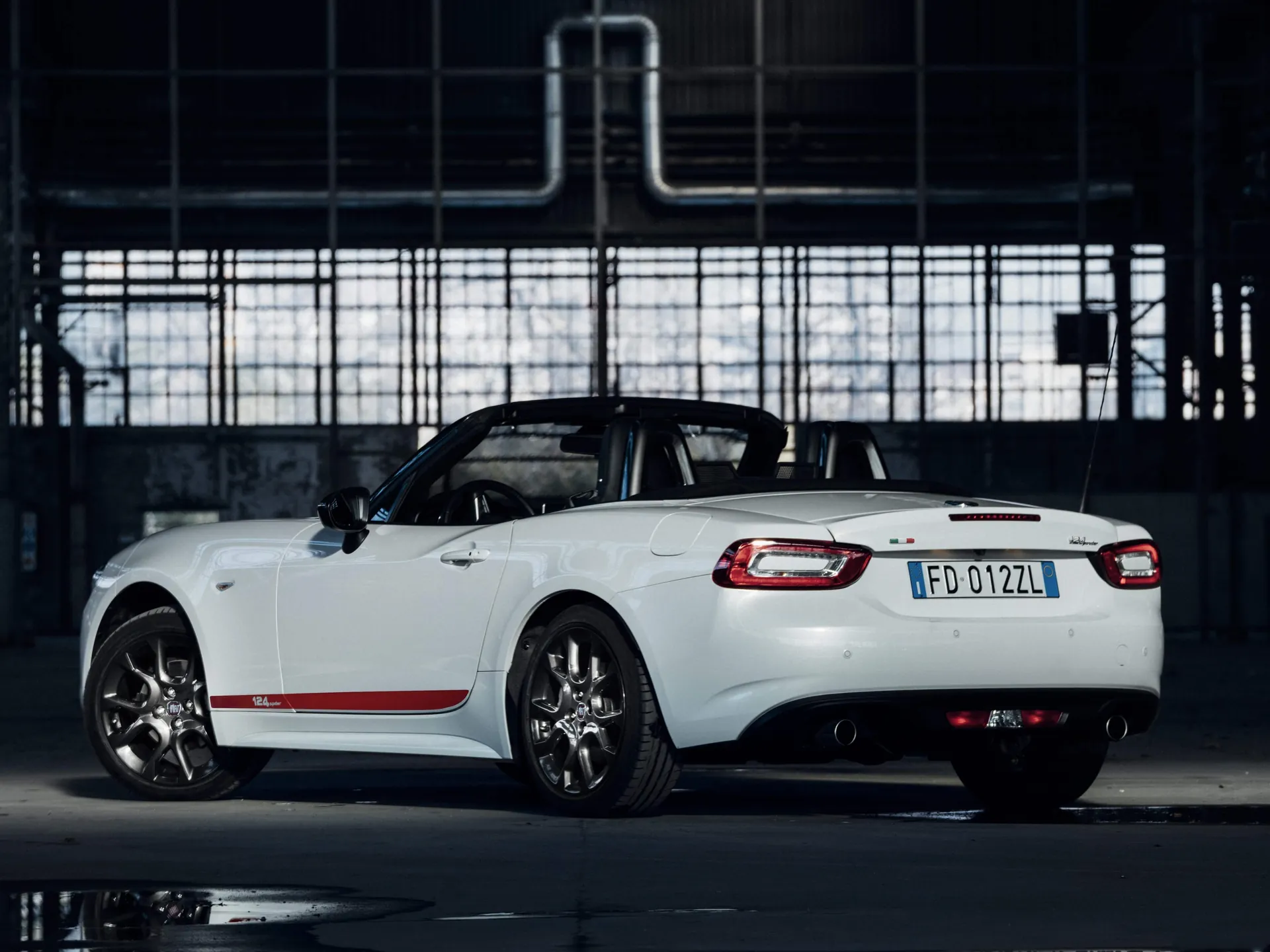 Fiat 124 Spider S-Design (2018) – zadní tříčtvrteční pohled