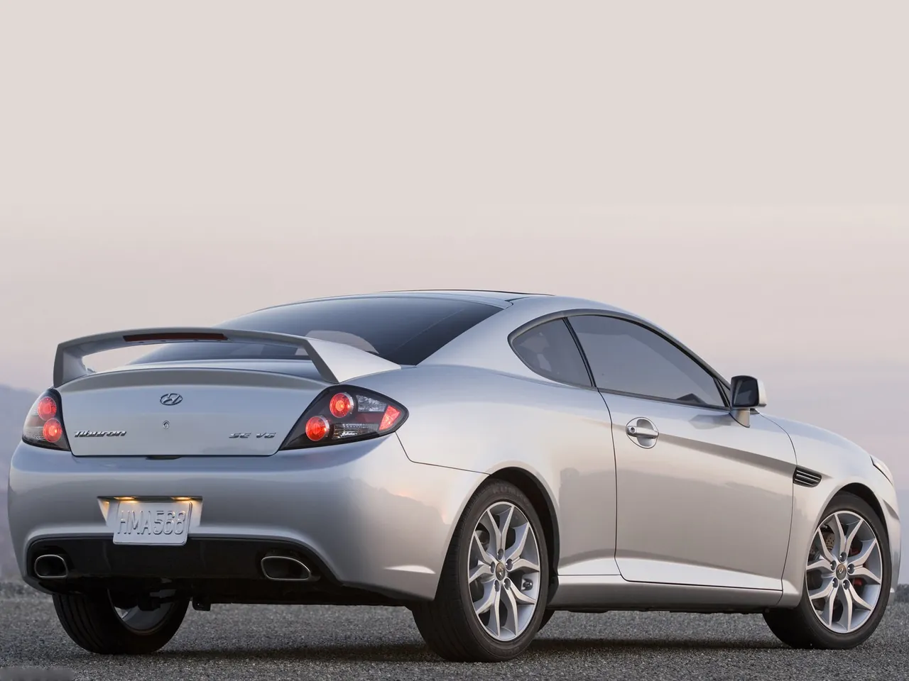 Hyundai Tiburon Coupe (2007) – zadní tříčtvrteční pohled