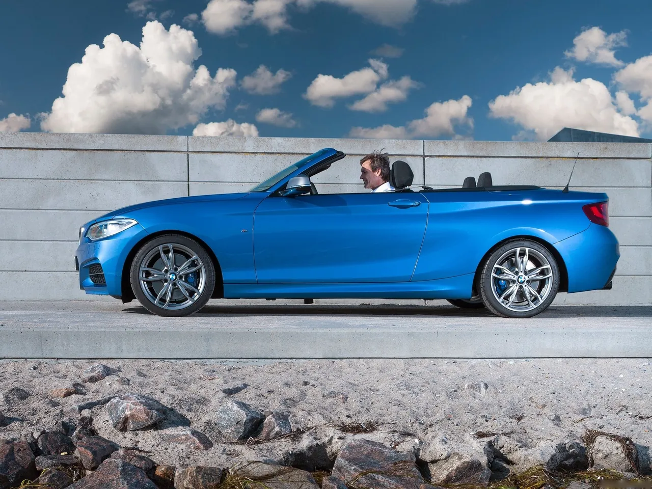 BMW M235i Convertible (2015) – boční profil